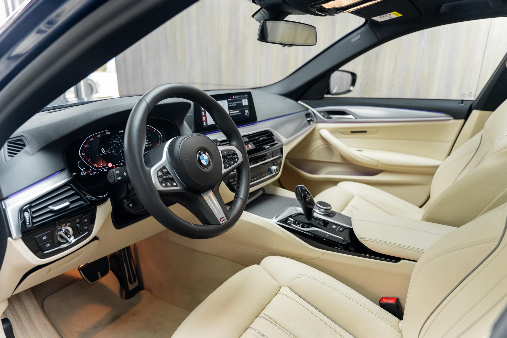BMW 540d xDrive Touring Steptronic-showroom-element-3