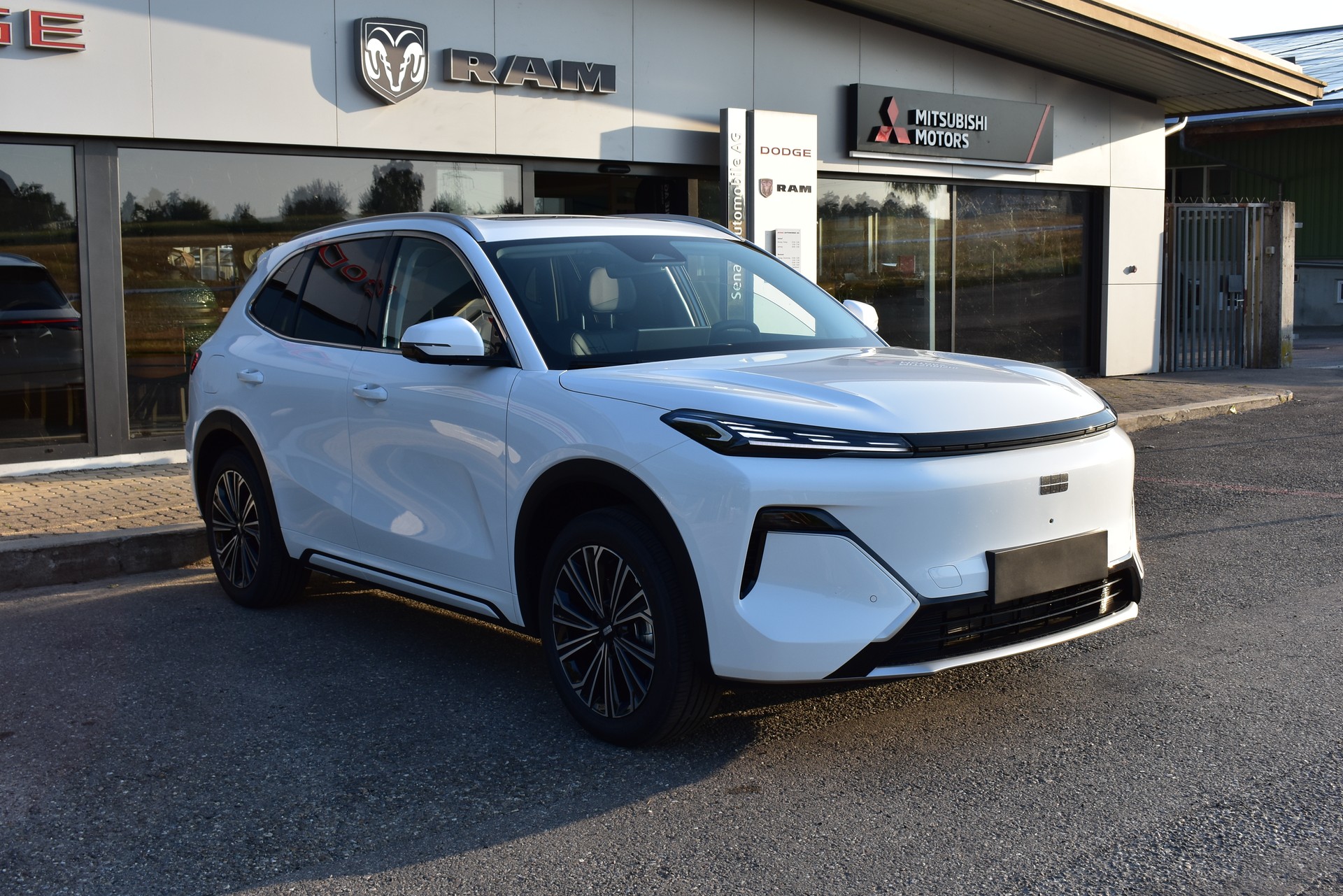 GEELY Starray EM-i Max+ PHEV-image-1