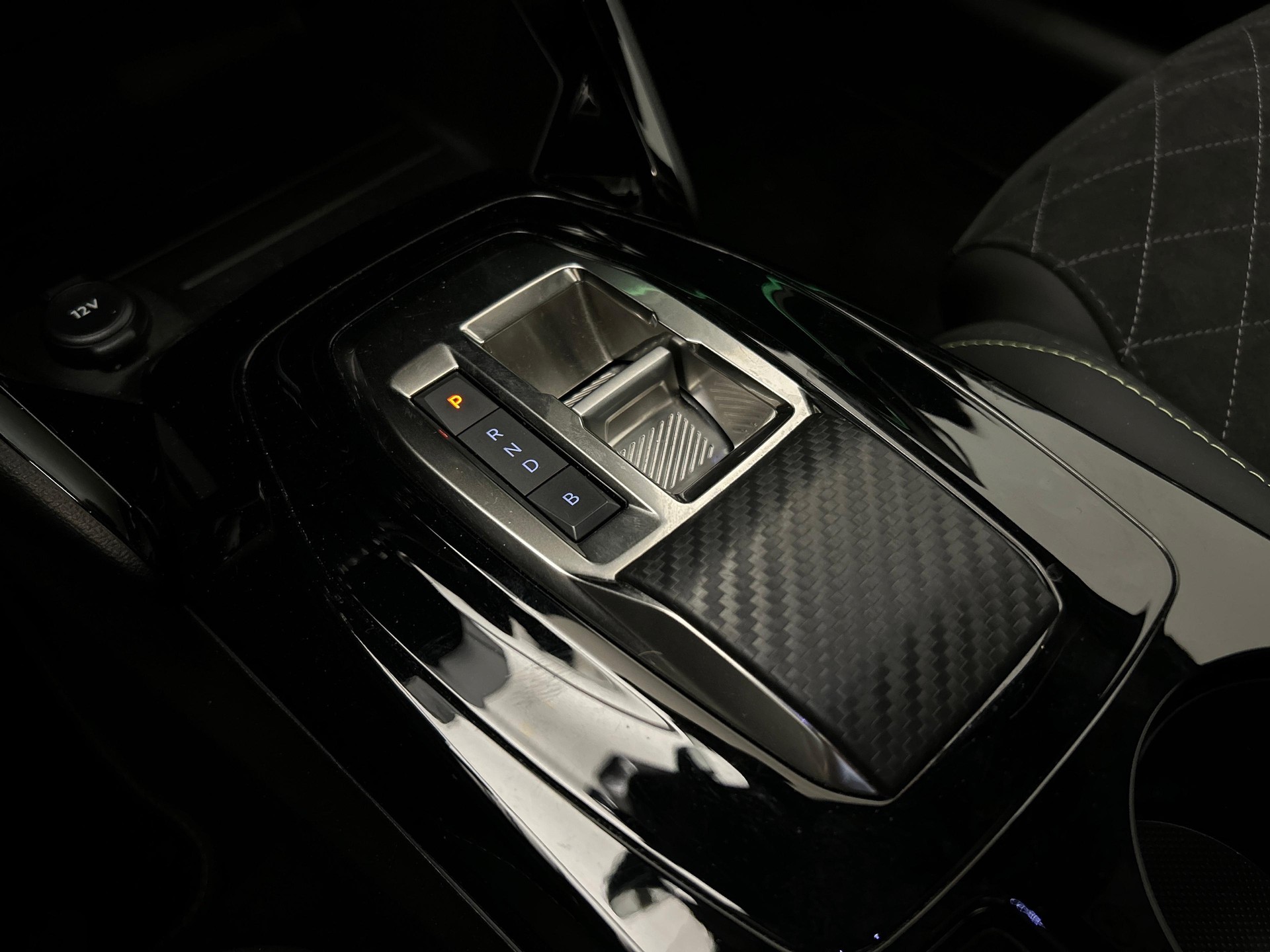 PEUGEOT 208 e-GT-image-14