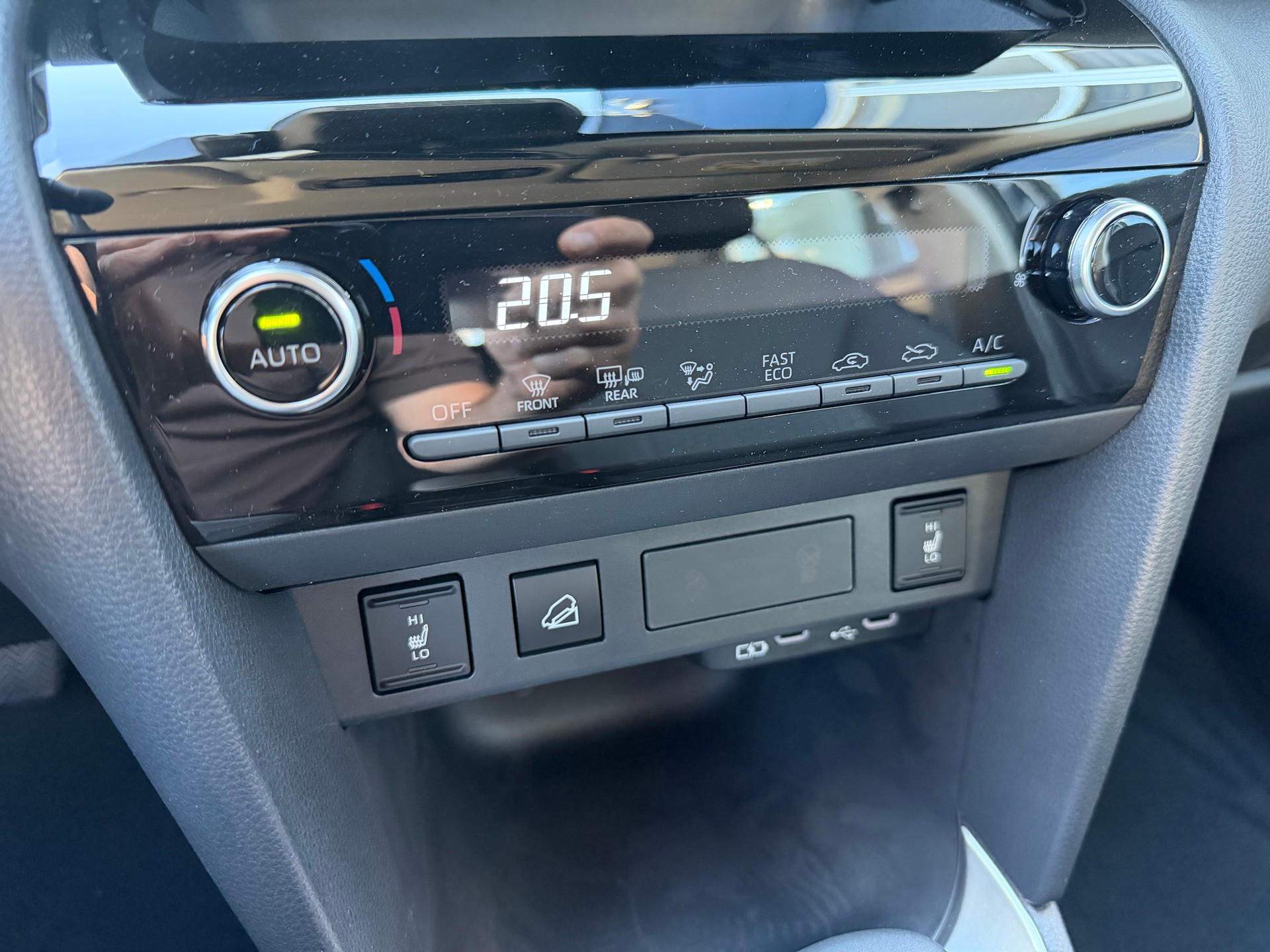 TOYOTA Yaris Cross 1.5 Comfort AWDi e-CVT-image-22