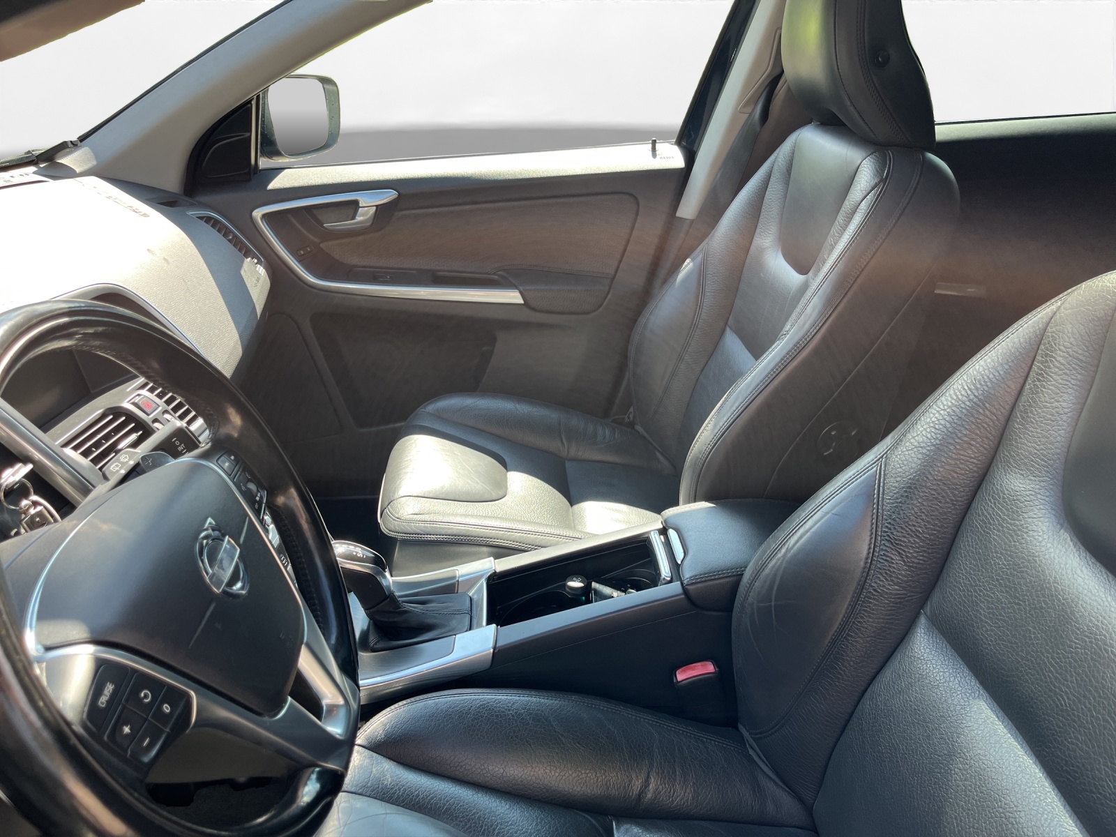 VOLVO XC60 D5 AWD Summum Geartronic-image-8