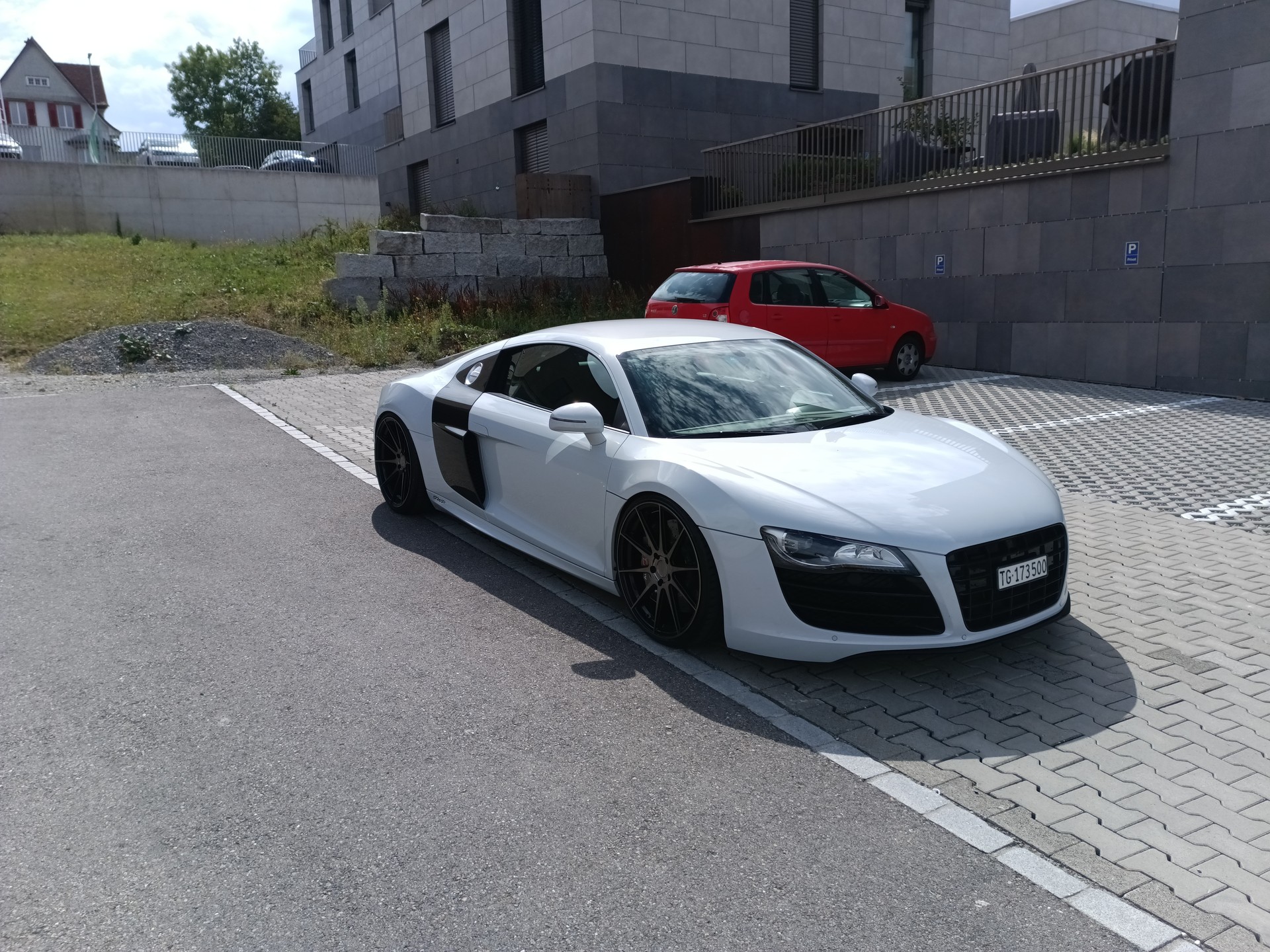 AUDI 5.2 FSI V10 quattro R-Tronic-image-1