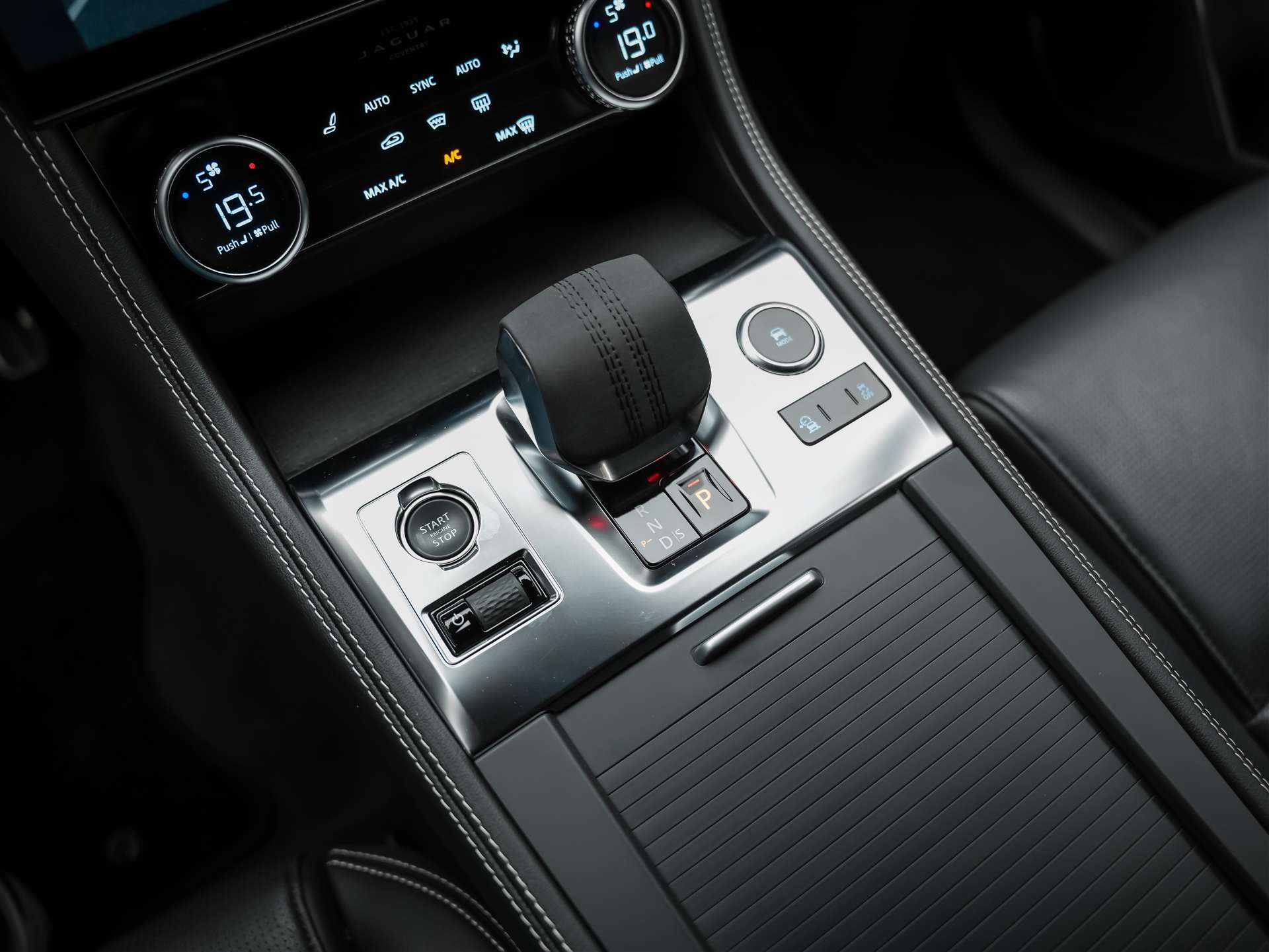 JAGUAR F-Pace 2.0 D200 R-Dynamic MHEV SE AWD *Lenkradheizung*Meridian*ACC*-image-26