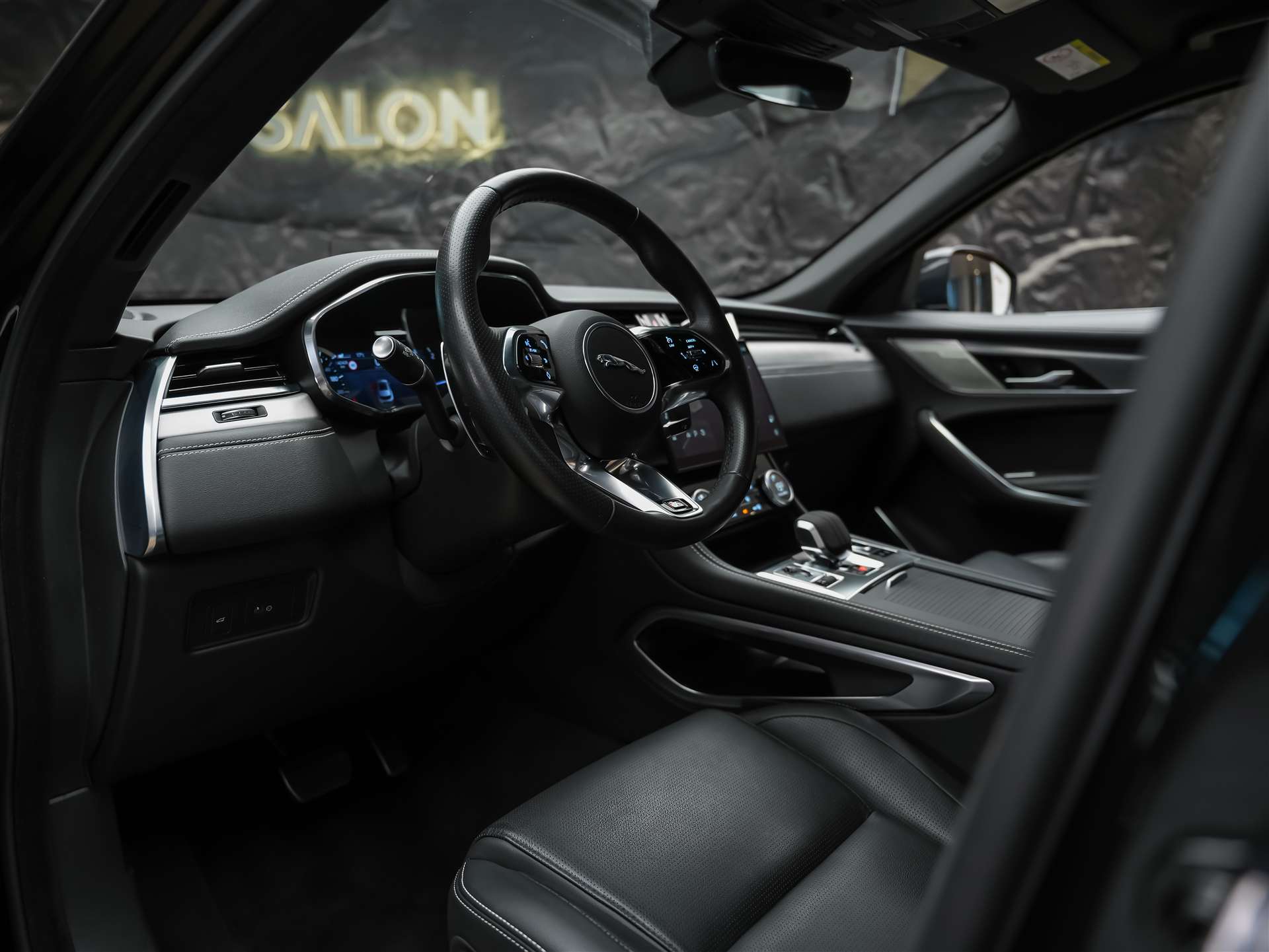 JAGUAR F-Pace 2.0 D200 R-Dynamic MHEV SE AWD *Lenkradheizung*Meridian*ACC*-image-7