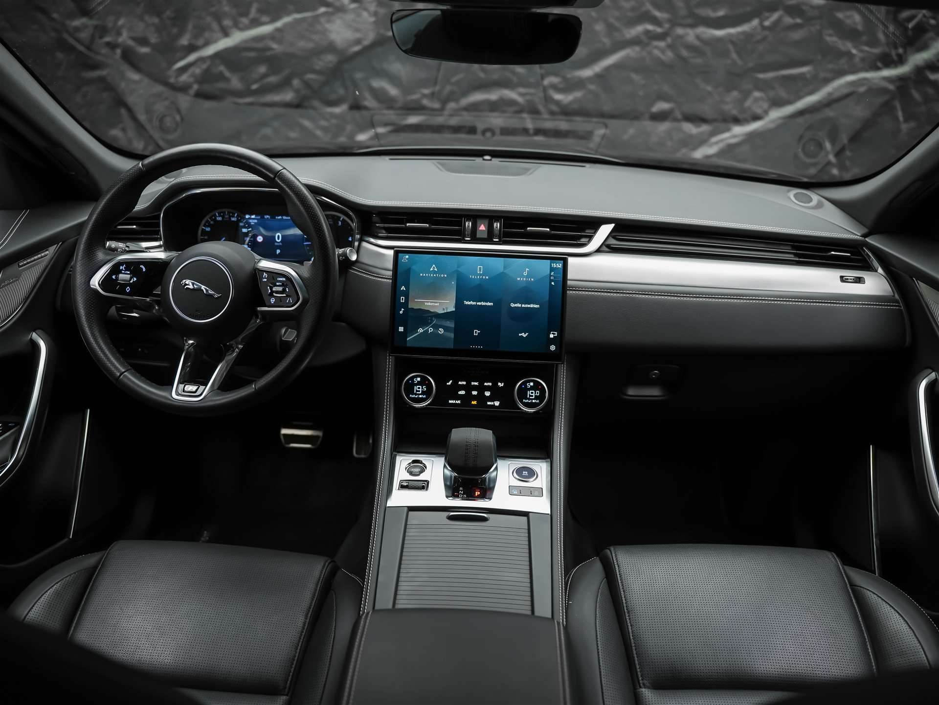 JAGUAR F-Pace 2.0 D200 R-Dynamic MHEV SE AWD *Lenkradheizung*Meridian*ACC*-image-23