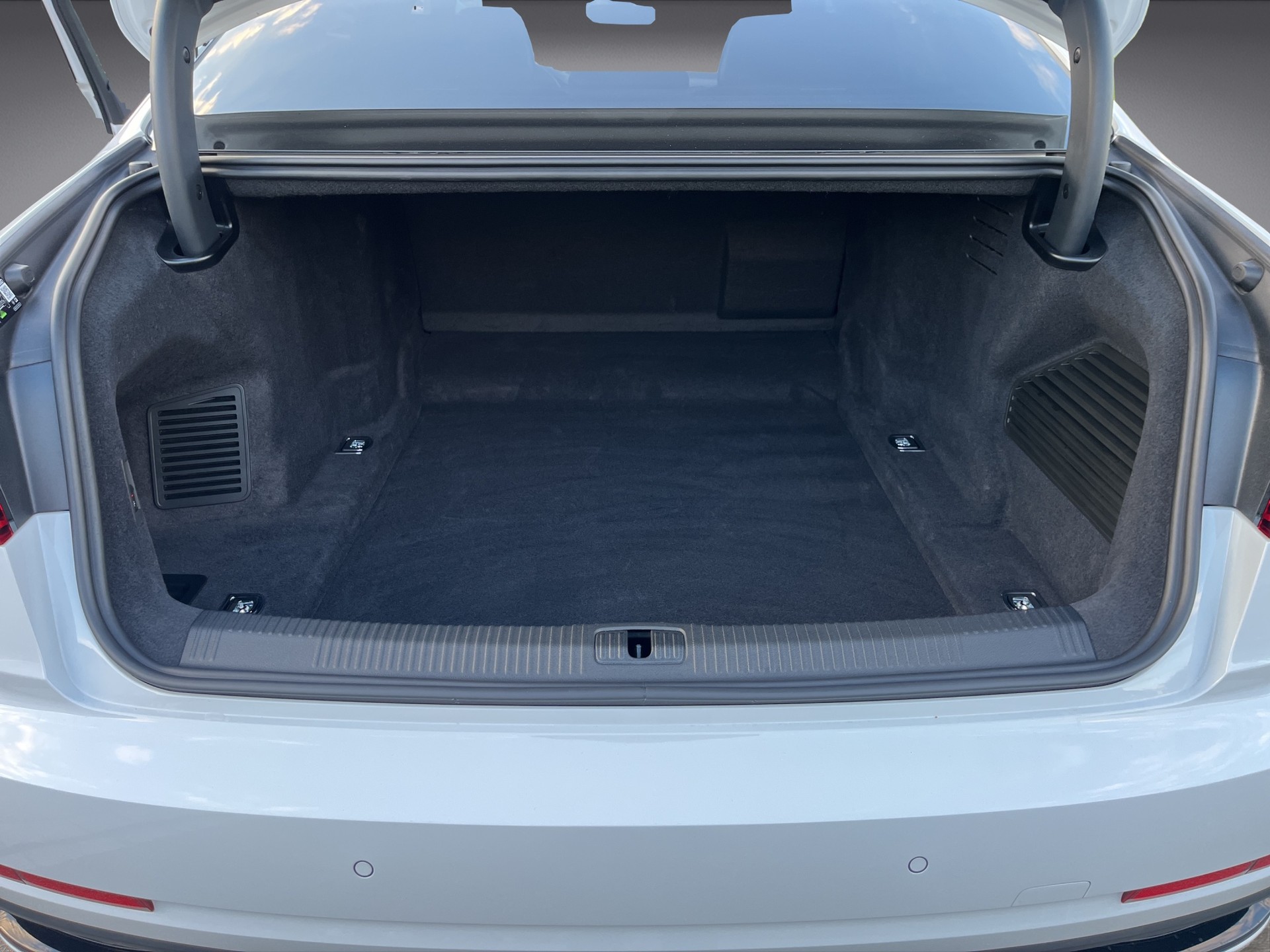 AUDI A8 50 TDI quattro tiptronic*Standheizung, AHK, S-Sportsitze, Panodach, Optikpaket-schwarz, 21"Alu, (5-Jahre Garantie)-image-17