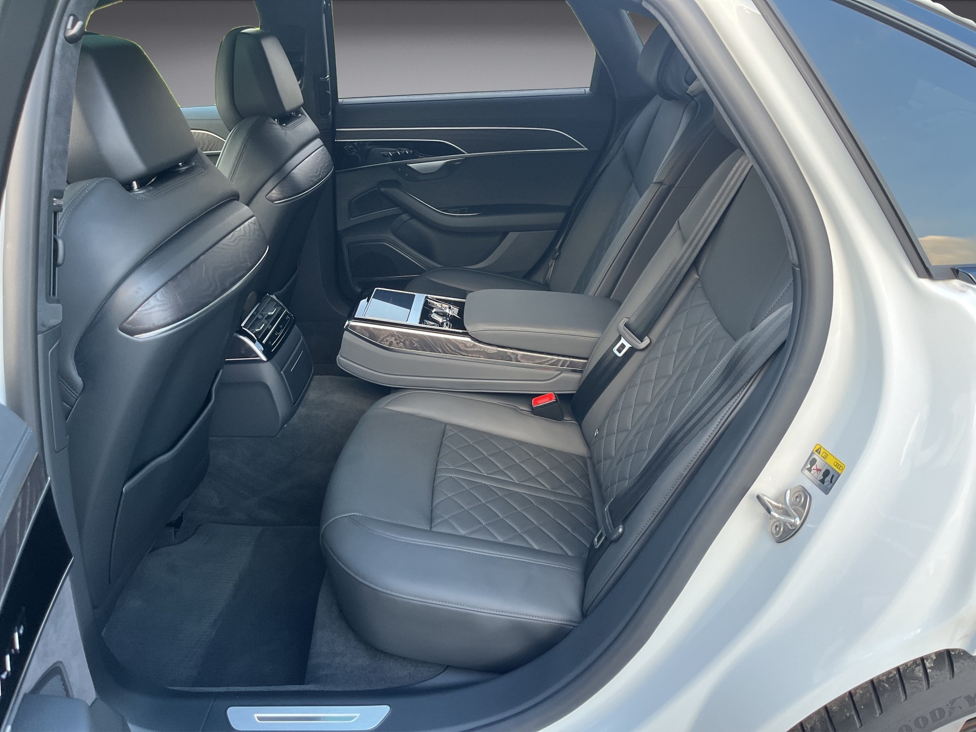 AUDI A8 50 TDI quattro tiptronic*Standheizung, AHK, S-Sportsitze, Panodach, Optikpaket-schwarz, 21"Alu, (5-Jahre Garantie)-image-11