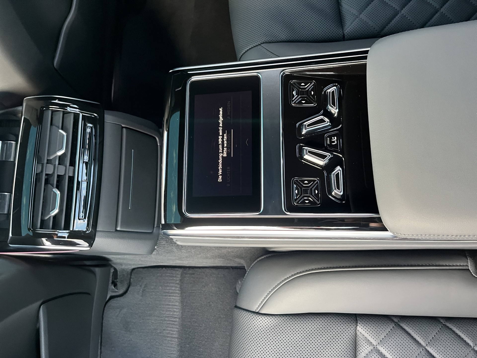 AUDI A8 50 TDI quattro tiptronic*Standheizung, AHK, S-Sportsitze, Panodach, Optikpaket-schwarz, 21"Alu, (5-Jahre Garantie)-image-12