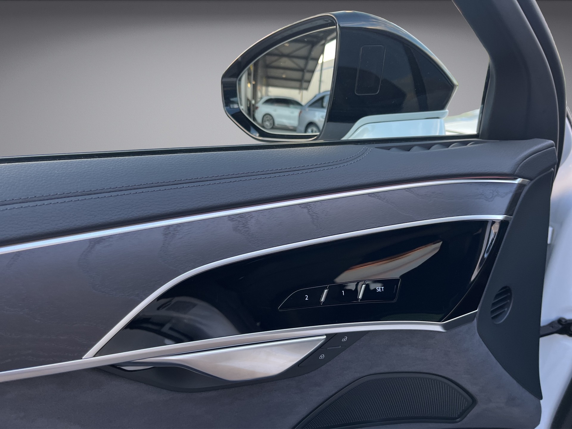 AUDI A8 50 TDI quattro tiptronic*Standheizung, AHK, S-Sportsitze, Panodach, Optikpaket-schwarz, 21"Alu, (5-Jahre Garantie)-image-16