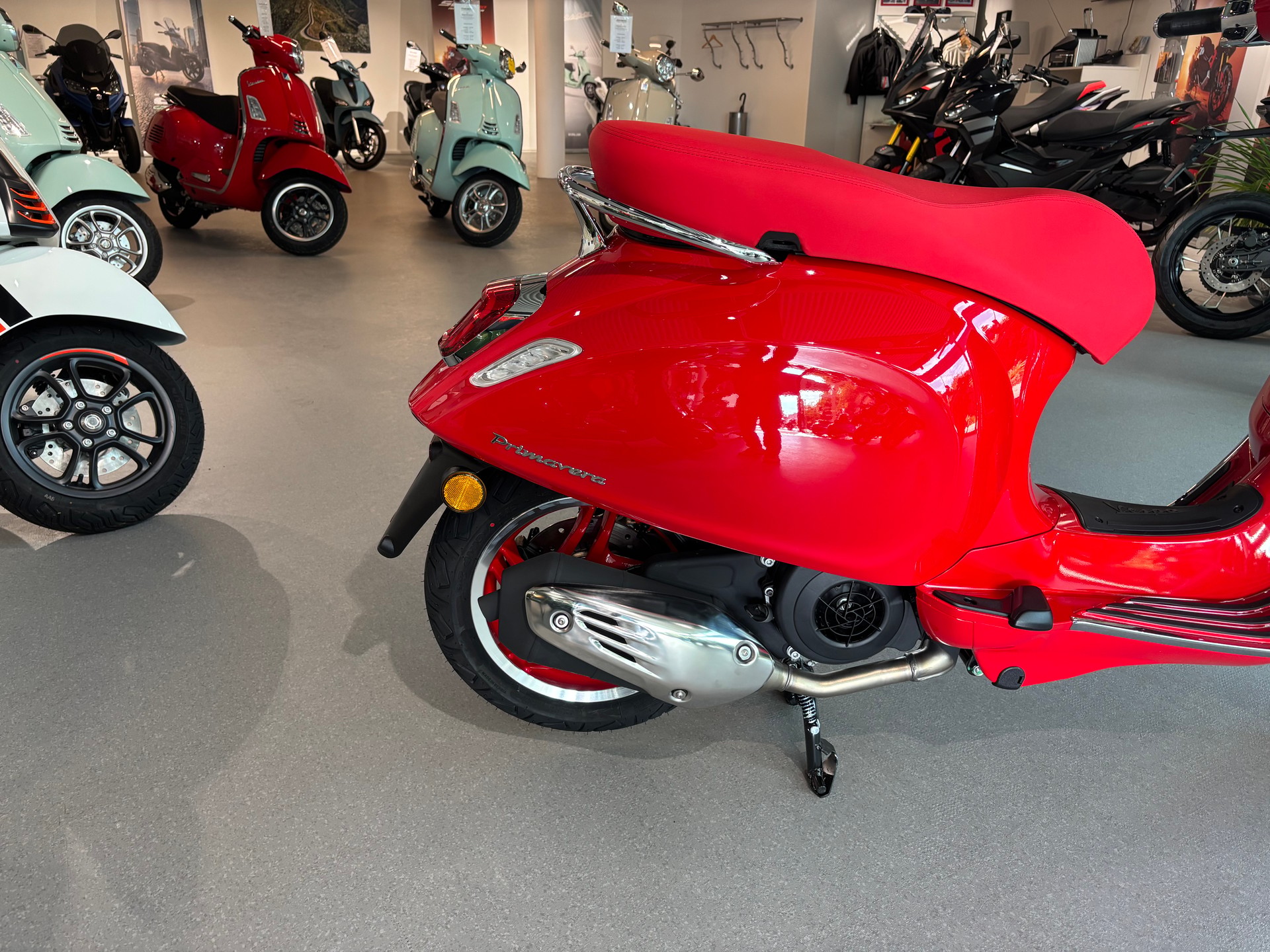 PIAGGIO Vespa Primavera 125 RED E5+-showroom-element-3