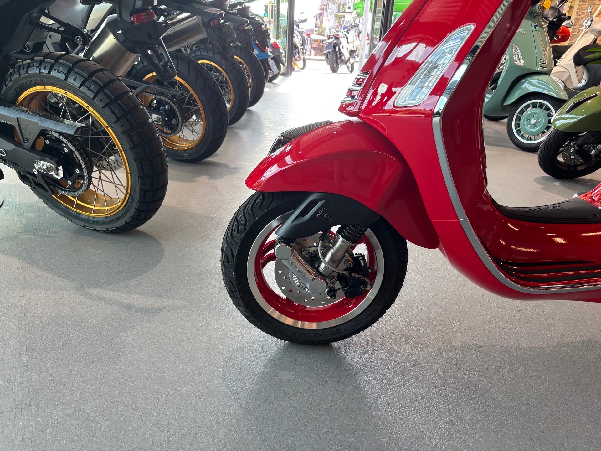 PIAGGIO Vespa Primavera 125 RED E5+-image-5