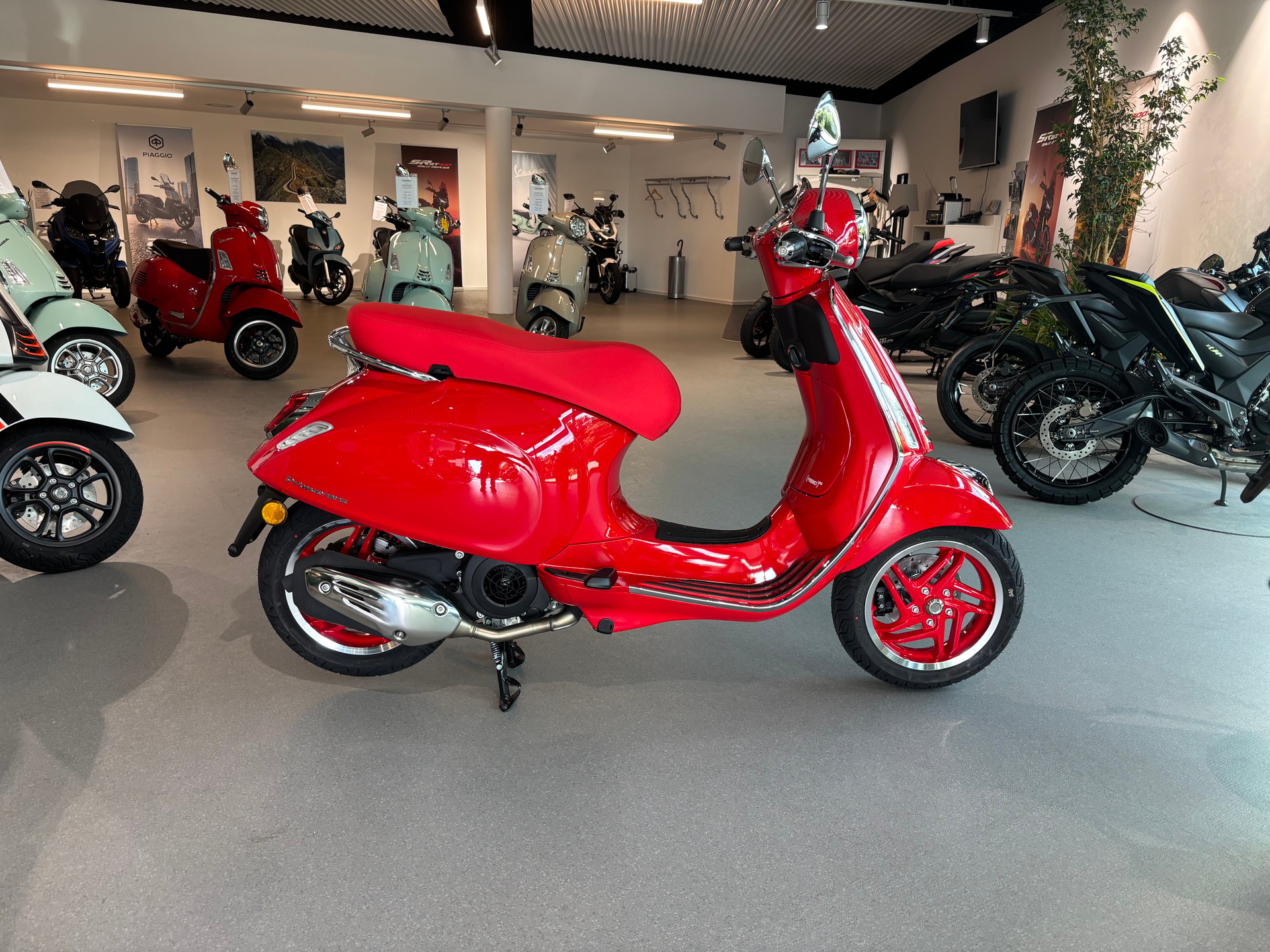 PIAGGIO Vespa Primavera 125 RED E5+-showroom-element-2