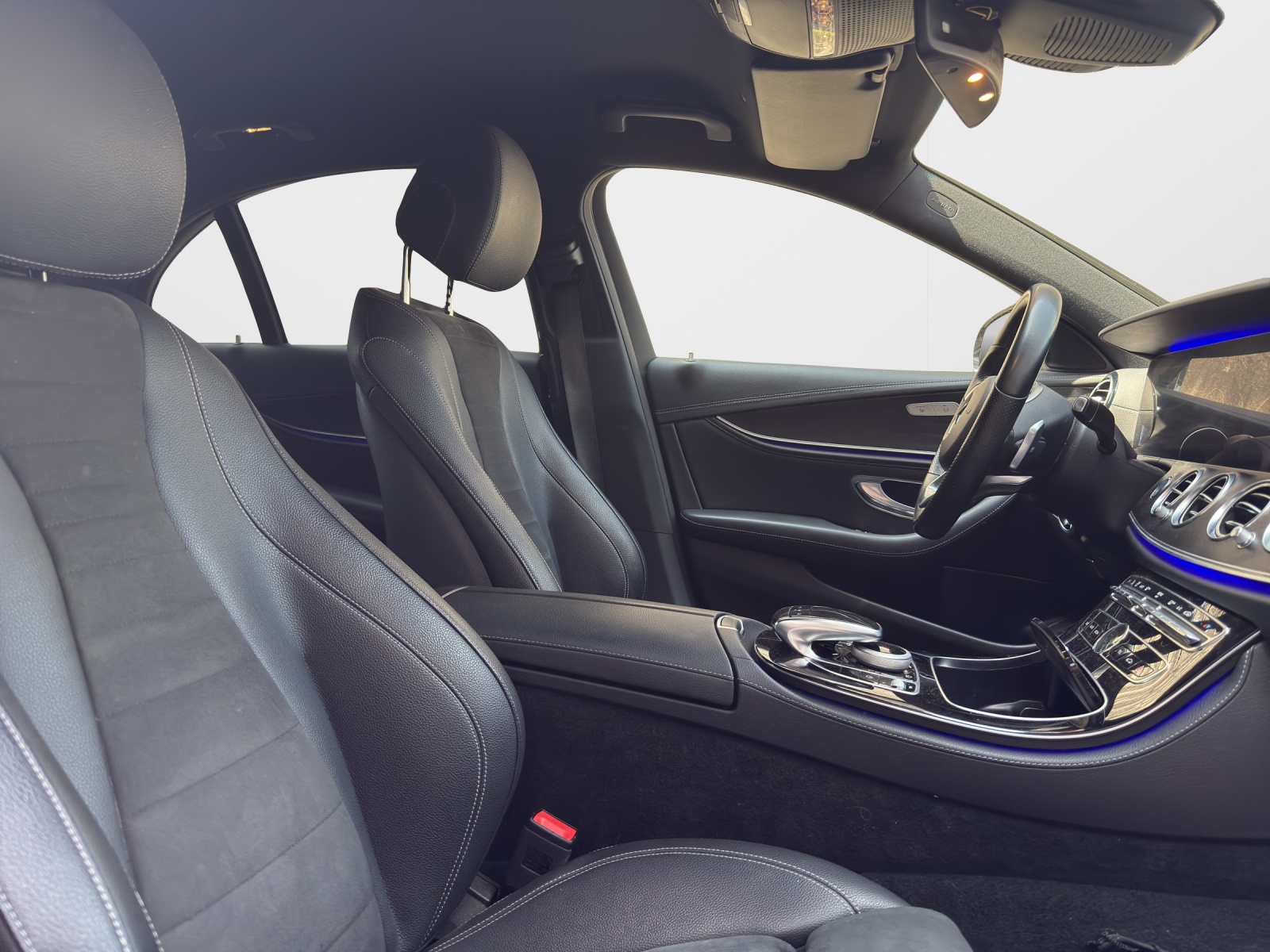 MERCEDES-BENZ E 350 d AMG Line 9G-Tronic-image-12