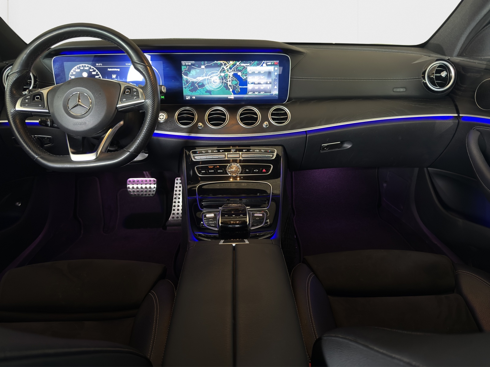 MERCEDES-BENZ E 350 d AMG Line 9G-Tronic-image-13