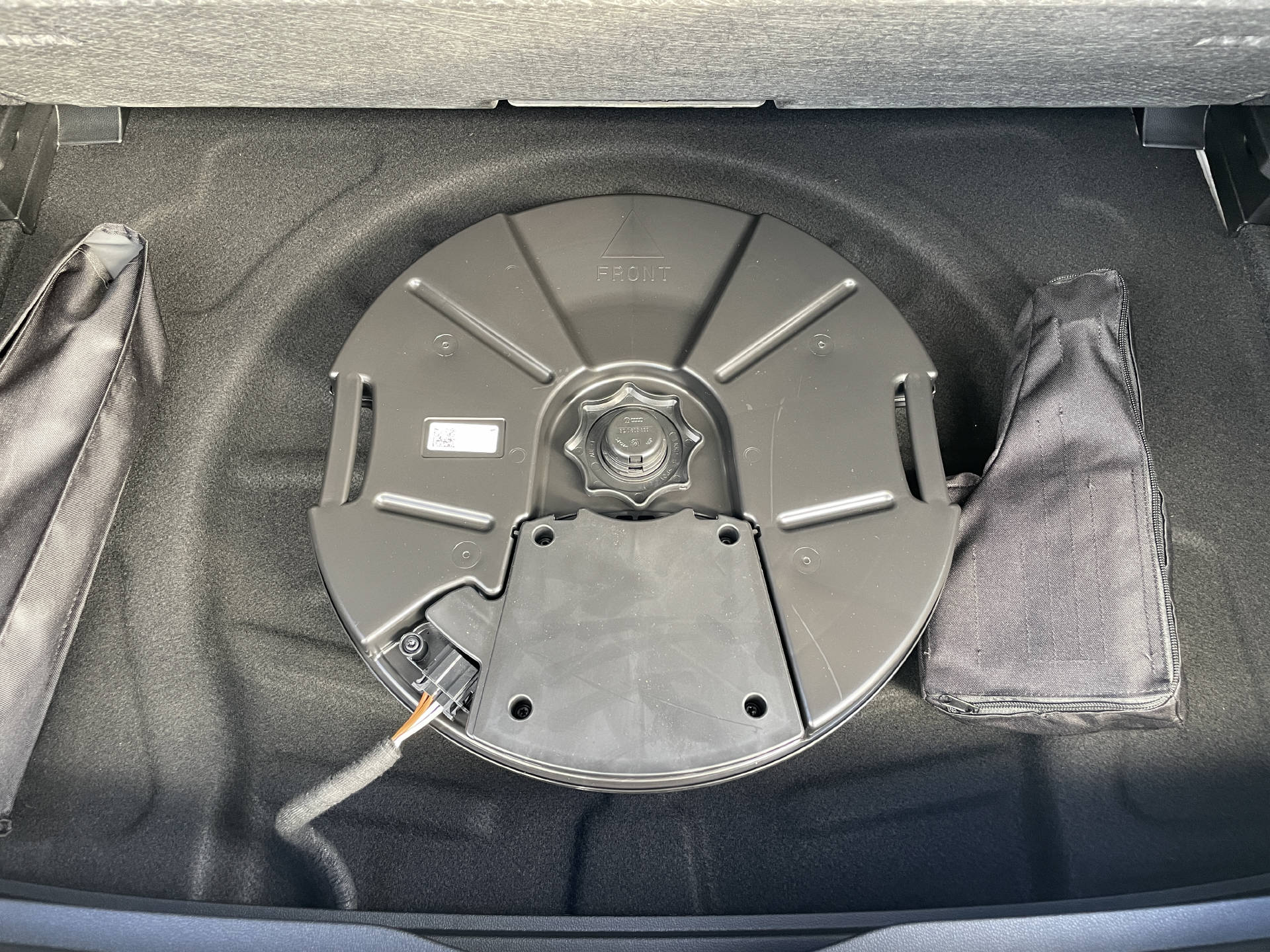 VW Golf VIII 2.0 TSI R-Line DSG 4motion-image-21