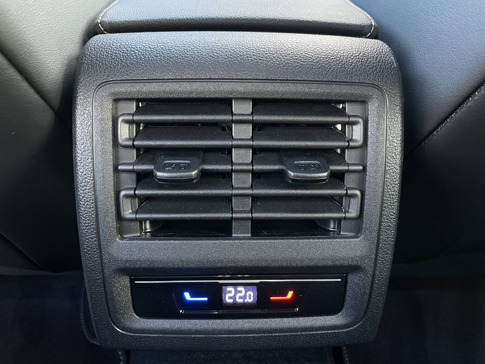 VW Golf VIII 2.0 TSI R-Line DSG 4motion-image-19
