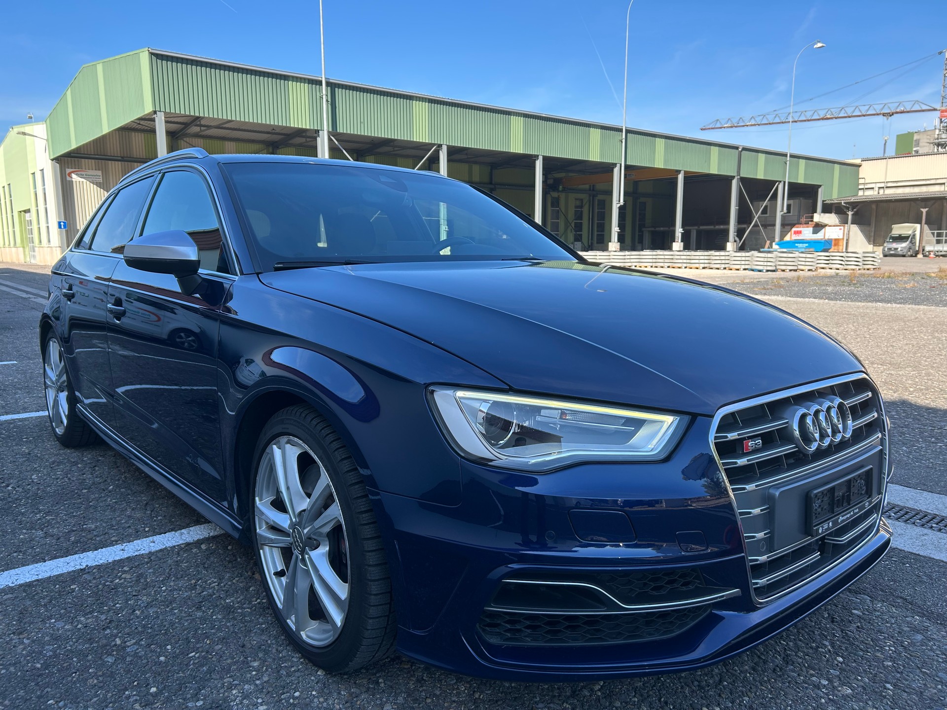 AUDI S3 Sportback 2.0 TFSI quattro S-tronic-showroom-element-1