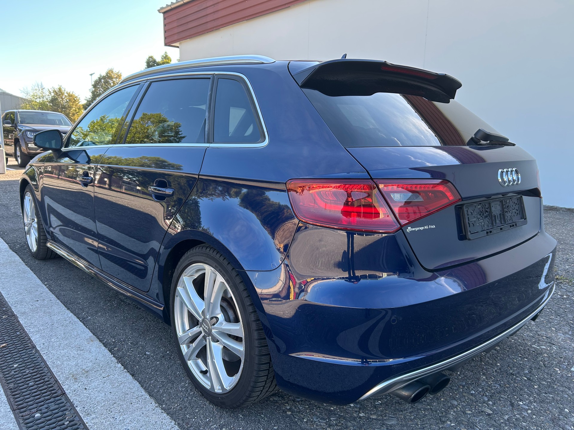AUDI S3 Sportback 2.0 TFSI quattro S-tronic-showroom-element-3