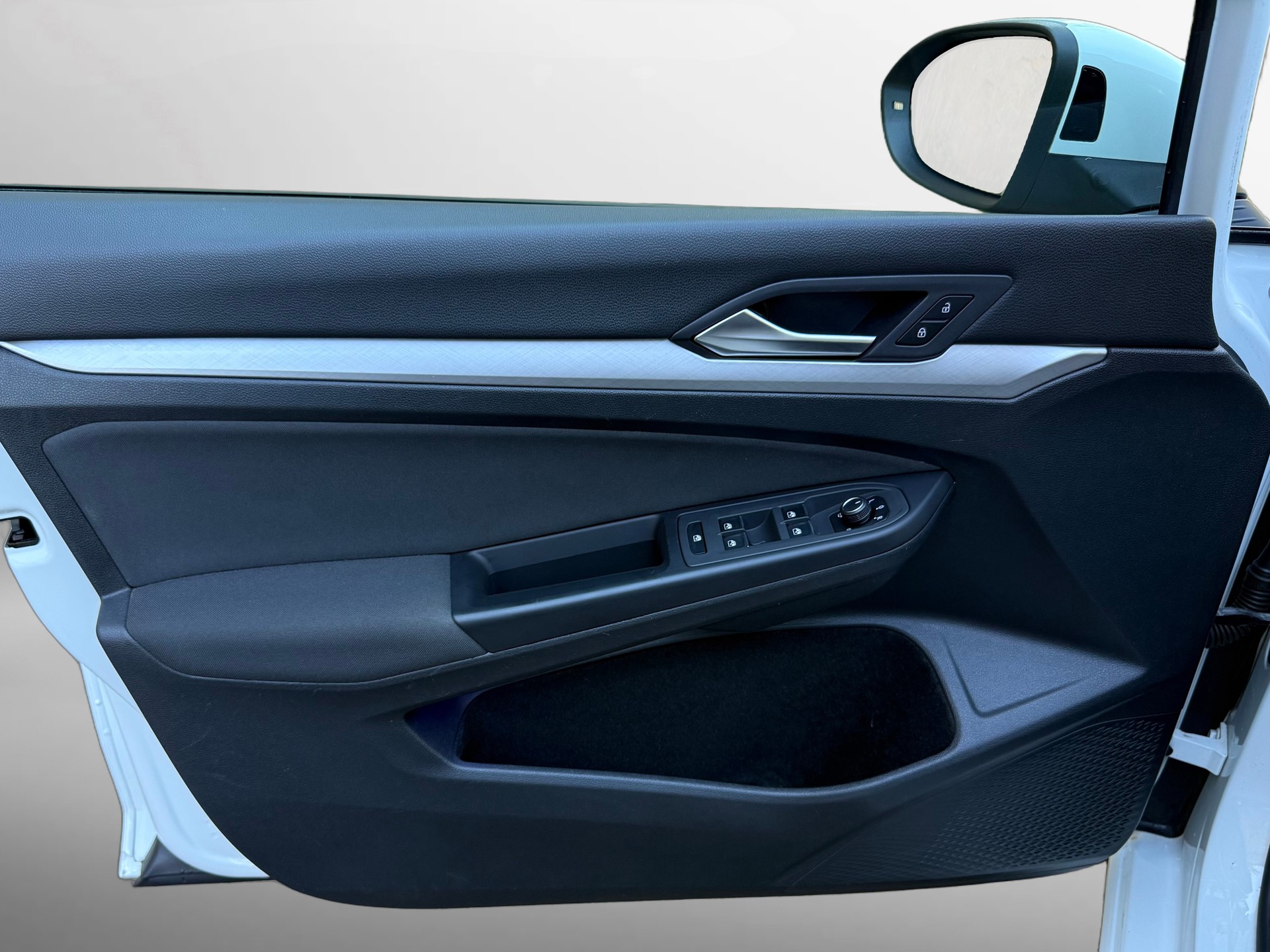 VW Golf 2.0 TDI Life Panorama Kamera Head Up Display Standheizung-image-17
