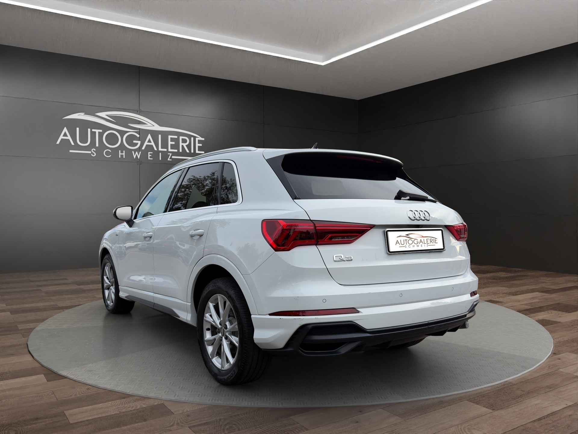 AUDI Q3 35 TFSI S line S-tronic | CH | Assistenzpaket | Matrix LED | S-LINE | Navi Plus & Phone Box | Technikpaket |-showroom-element-2