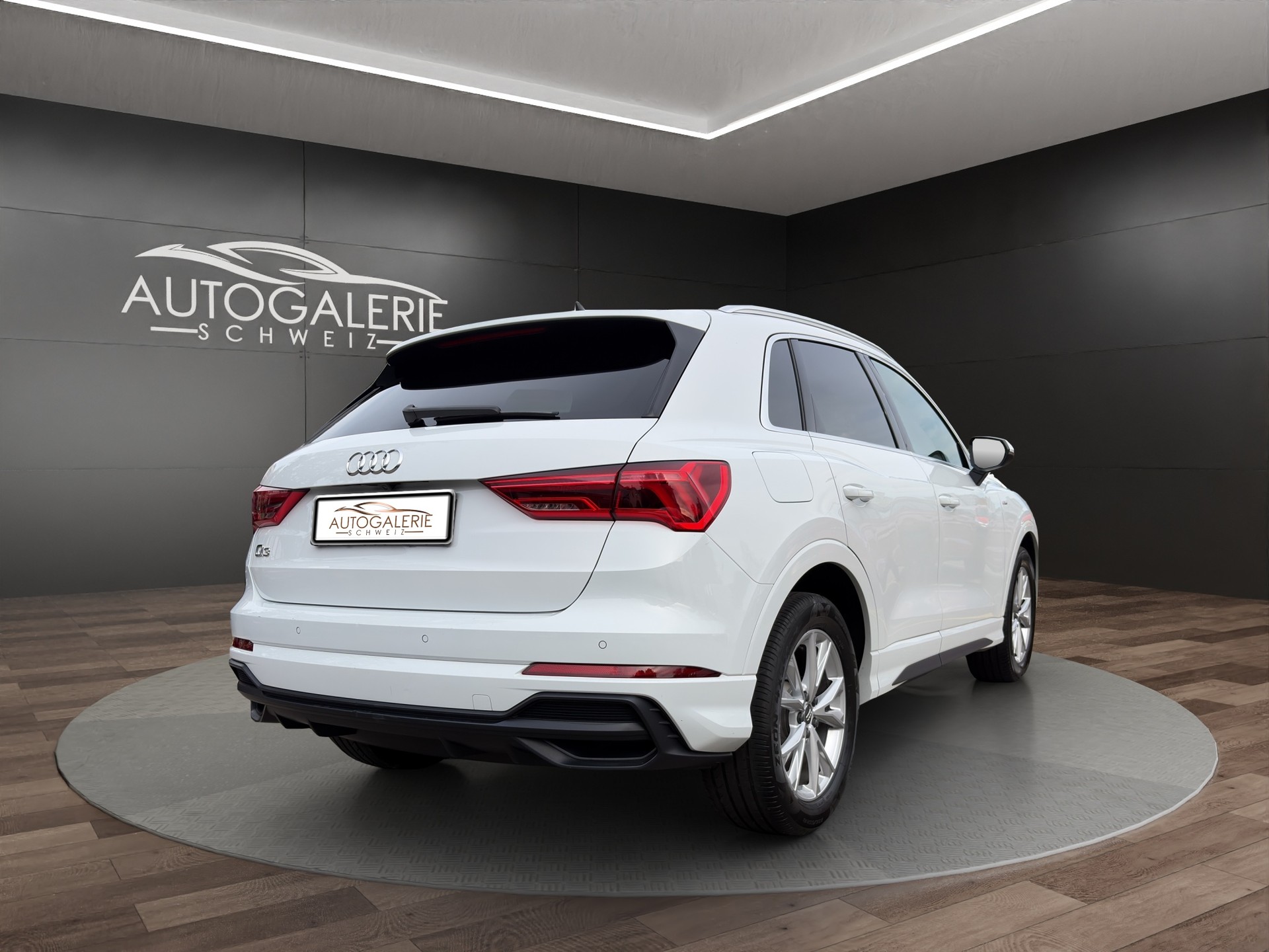 AUDI Q3 35 TFSI S line S-tronic | CH | Assistenzpaket | Matrix LED | S-LINE | Navi Plus & Phone Box | Technikpaket |-image-4