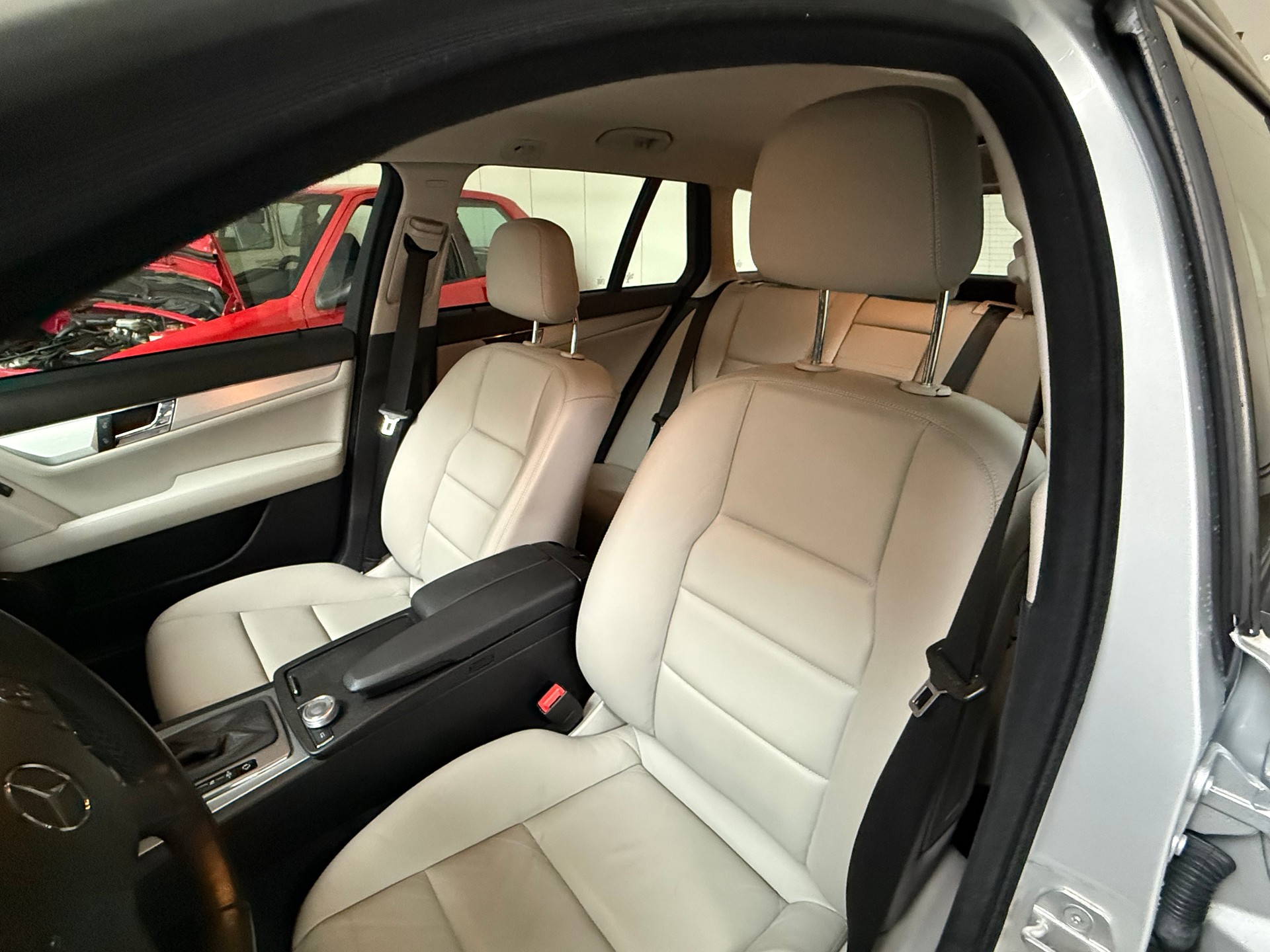 MERCEDES-BENZ C 180 CGI BlueEfficiency Avantgarde Automatic-image-17