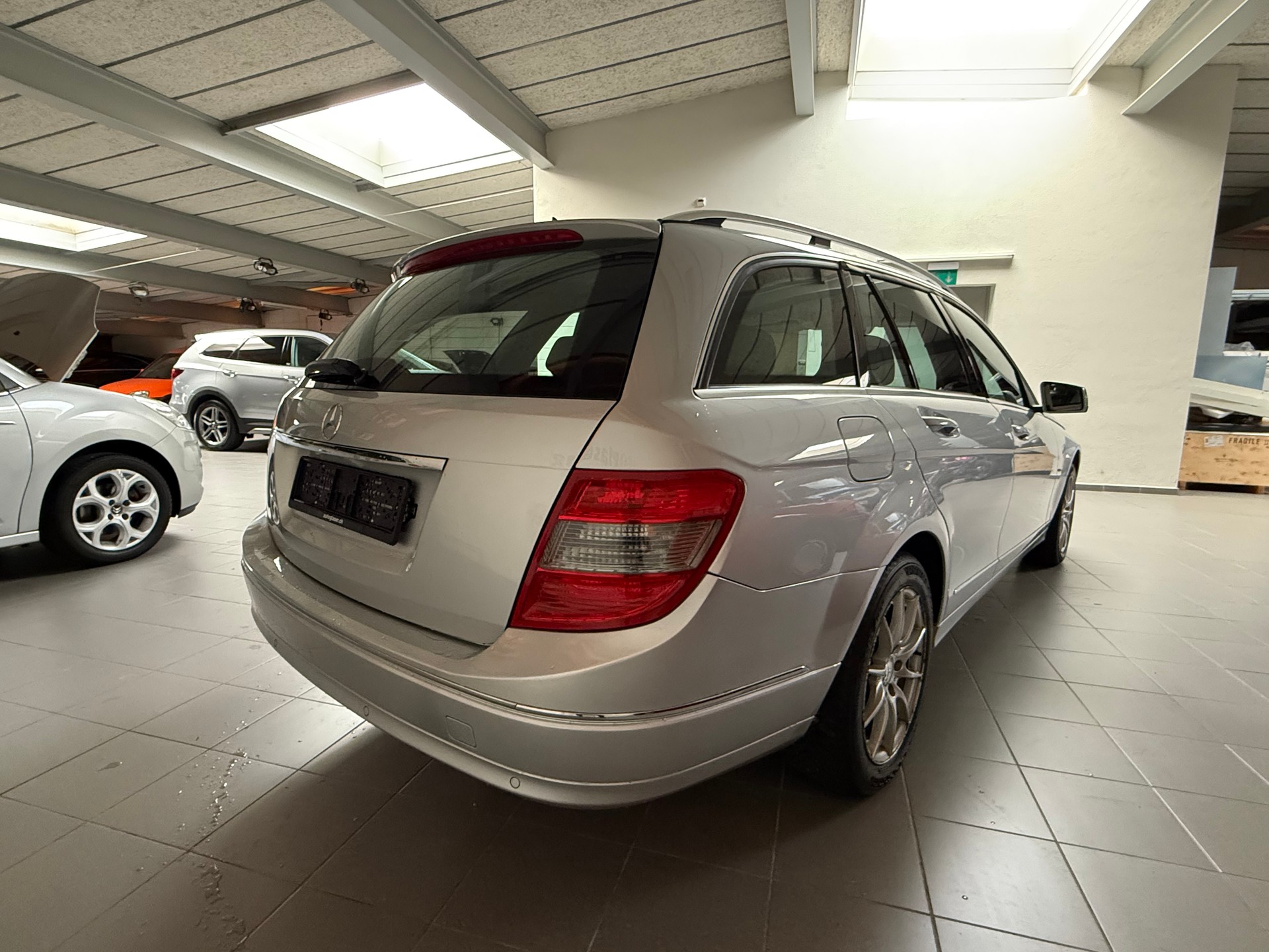 MERCEDES-BENZ C 180 CGI BlueEfficiency Avantgarde Automatic-image-11