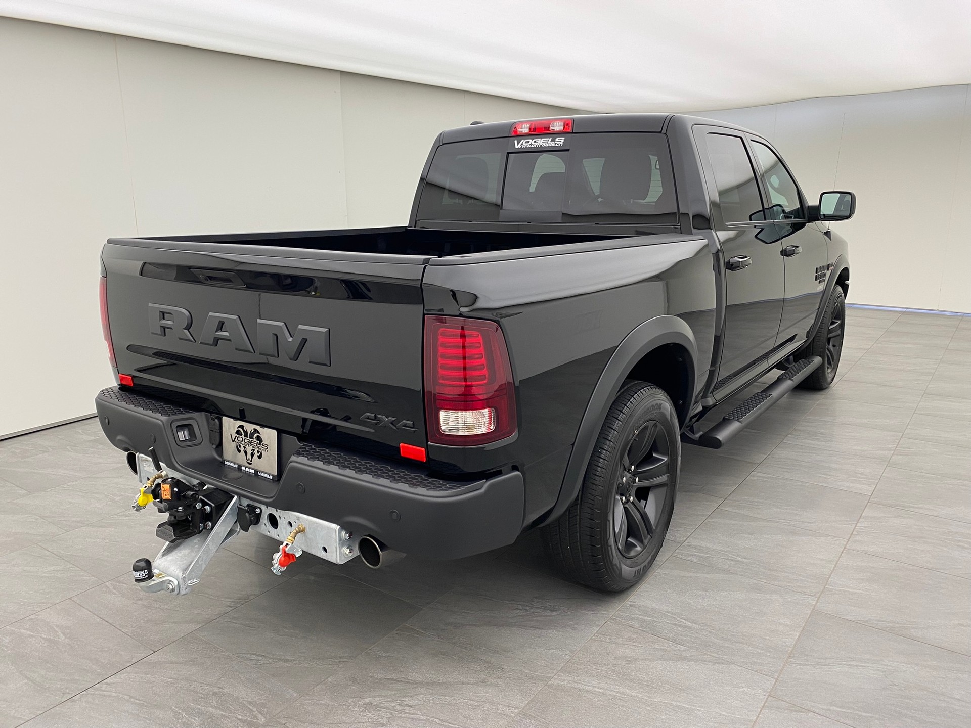 DODGE Ram 1500 5.7 V8 Warlock Crew Cab 10.5T-showroom-element-3