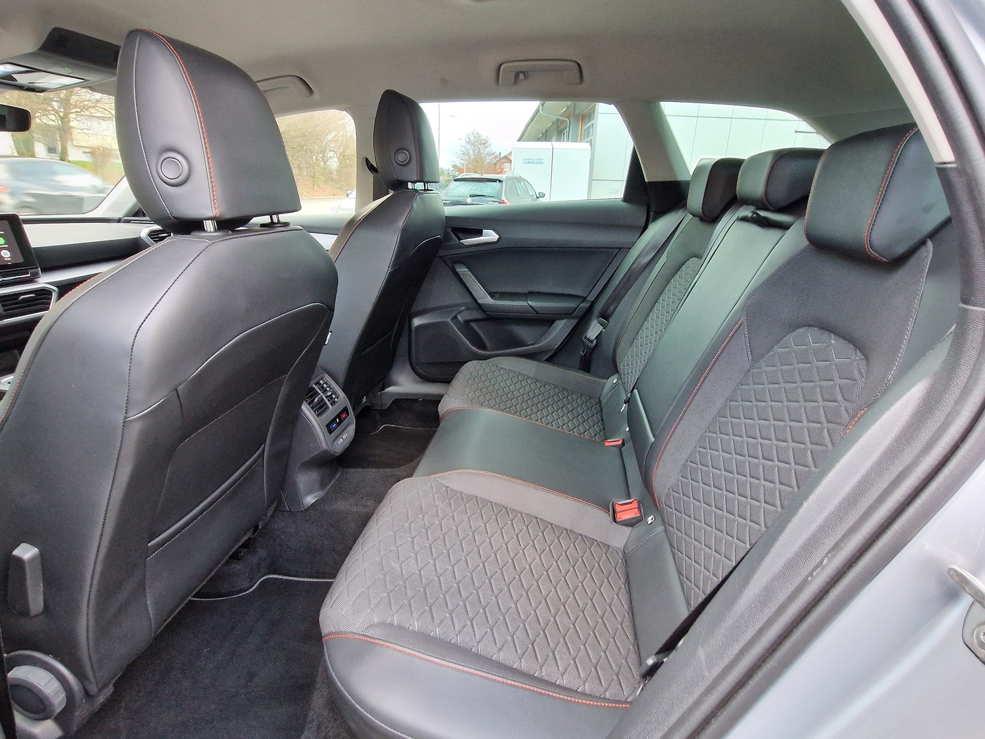 SEAT Leon ST 1.5 eTSI mHEV DSG FR-image-12