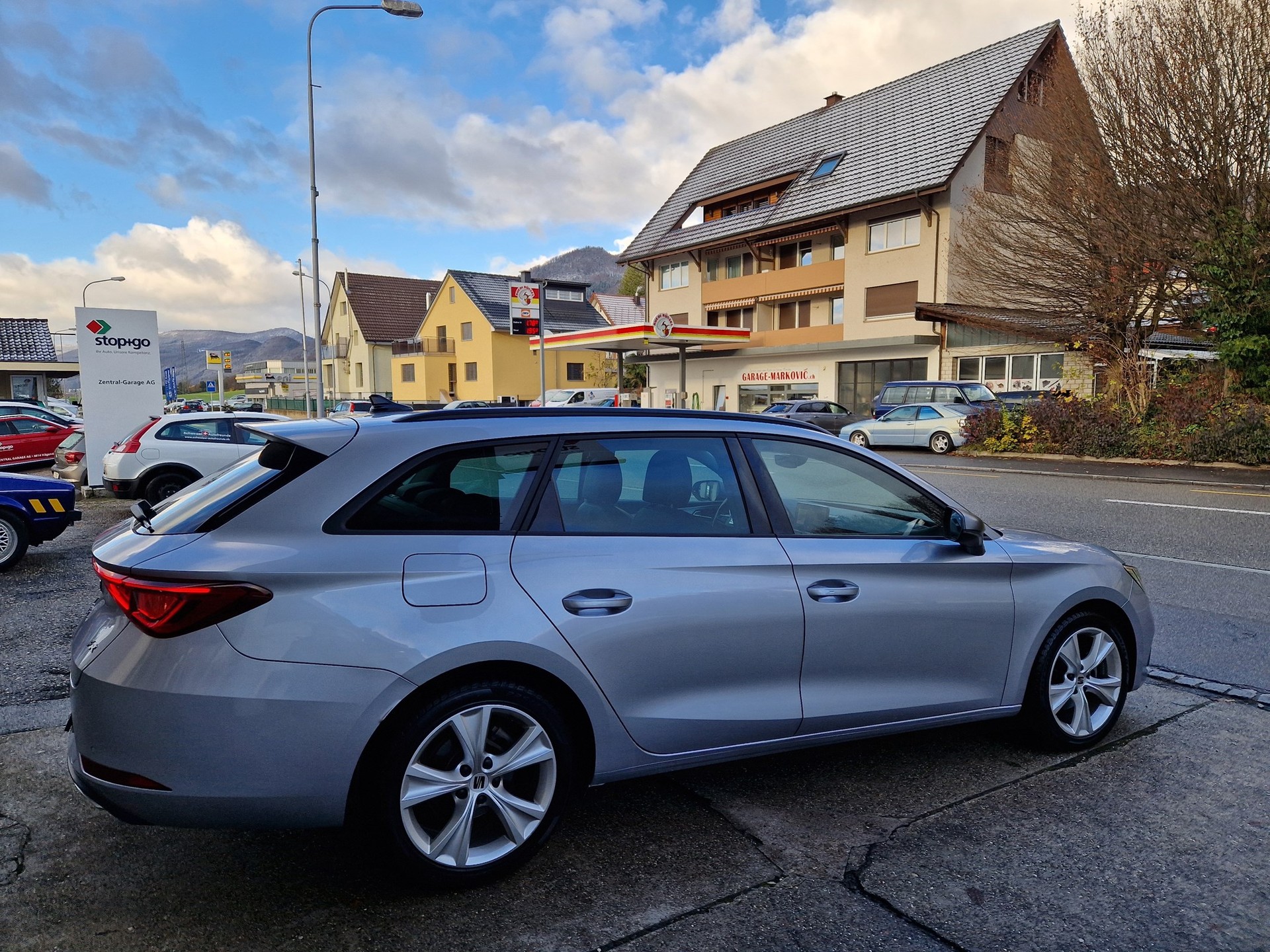 SEAT Leon ST 1.5 eTSI mHEV DSG FR-image-4