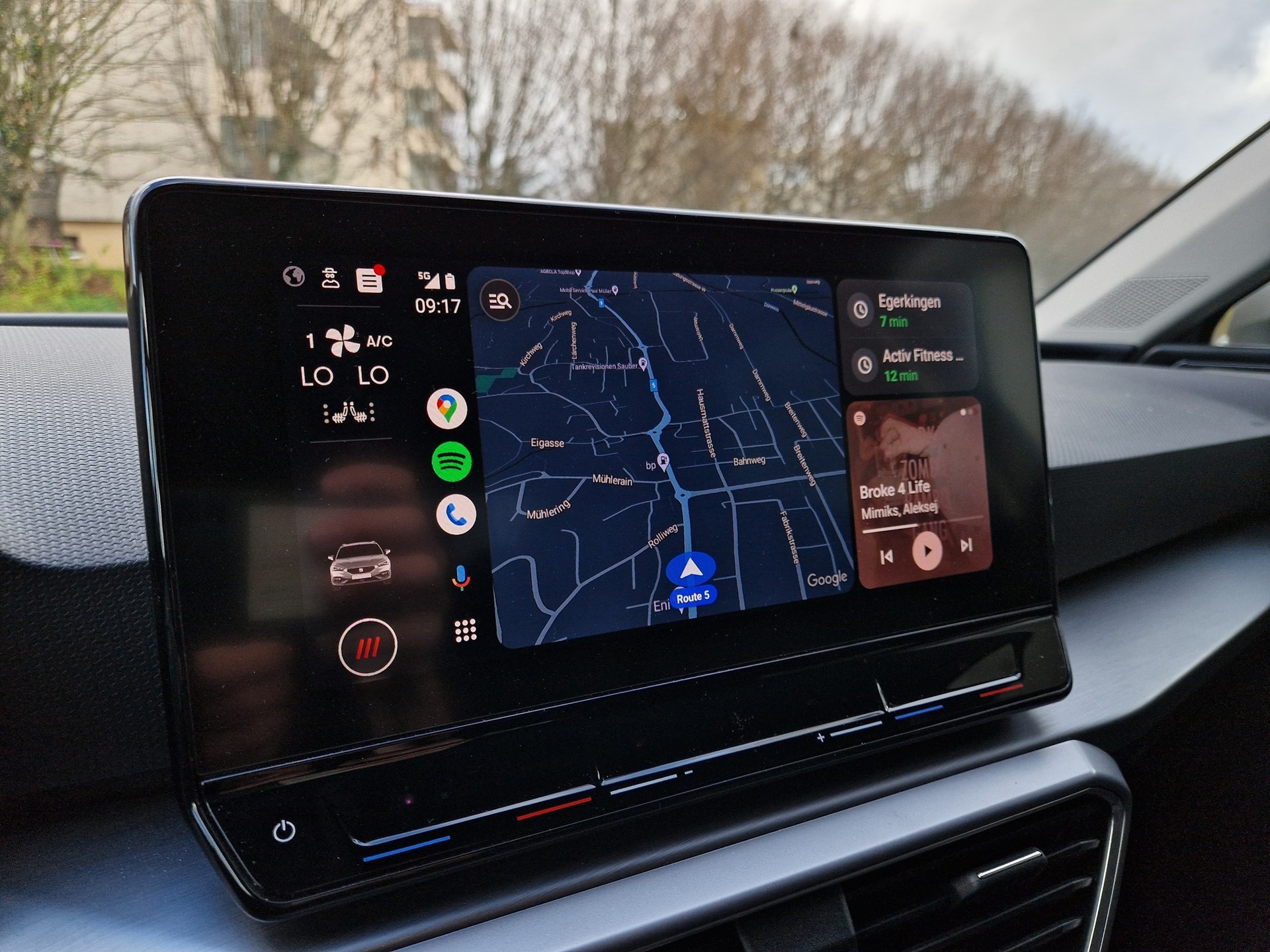 SEAT Leon ST 1.5 eTSI mHEV DSG FR-image-11
