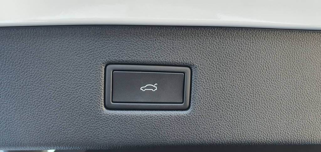 FORD Capri Extended Range Premium AWD-image-13
