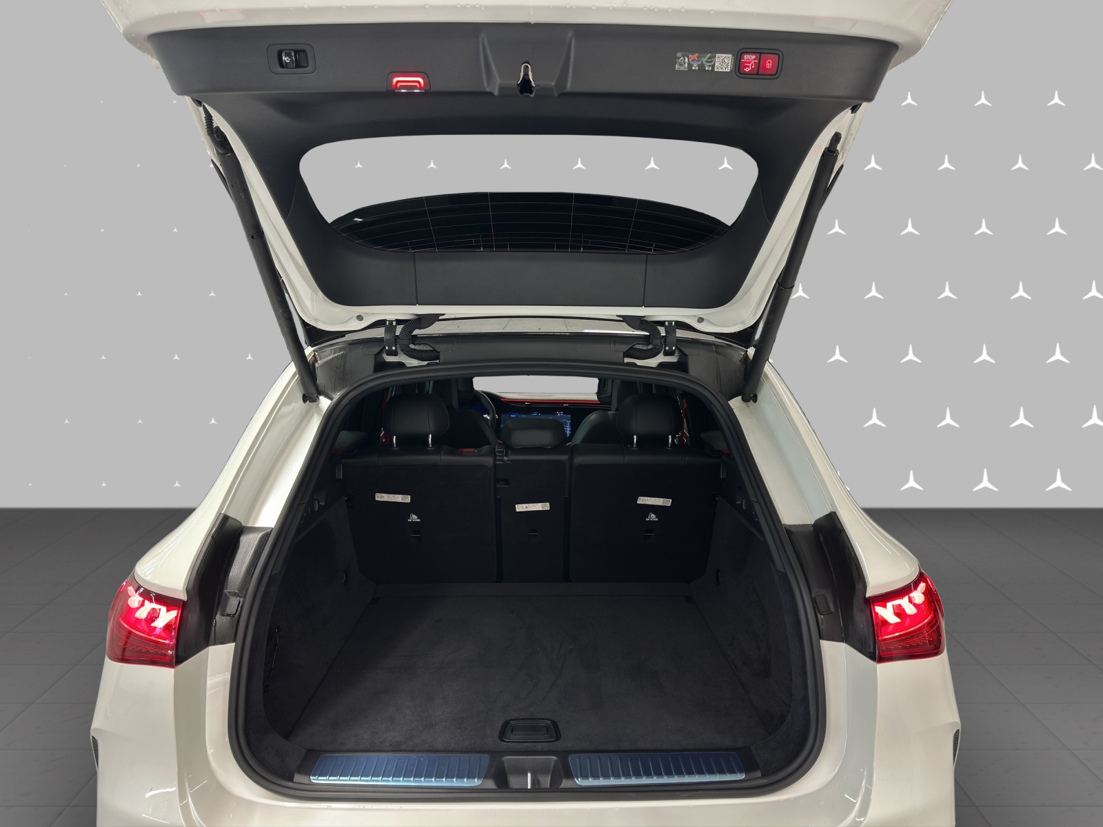 MERCEDES-BENZ EQE SUV AMG 43 4 Matic-image-7