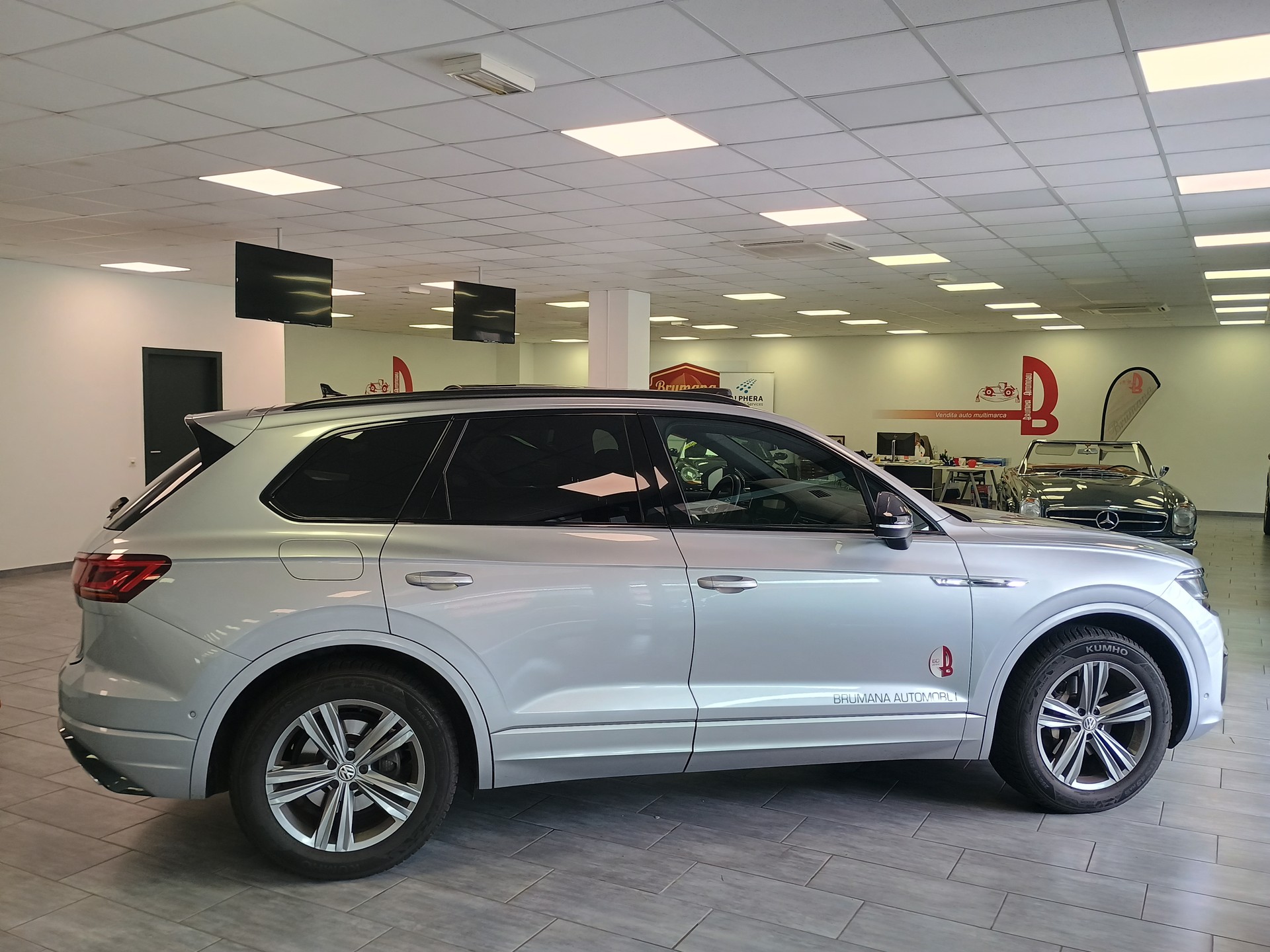 VW Touareg 3.0 TDI R Line Tiptronic-image-3