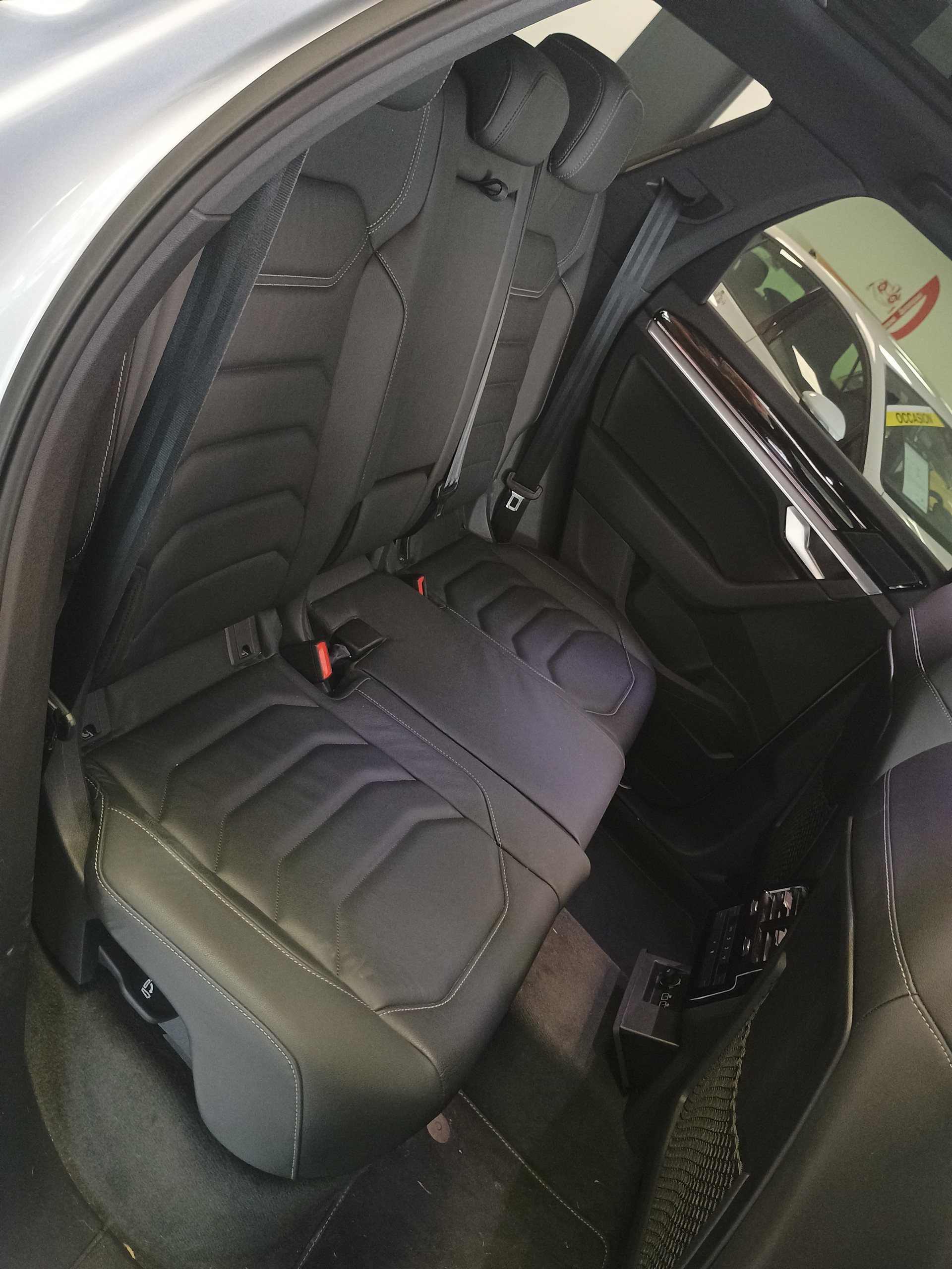 VW Touareg 3.0 TDI R Line Tiptronic-image-7