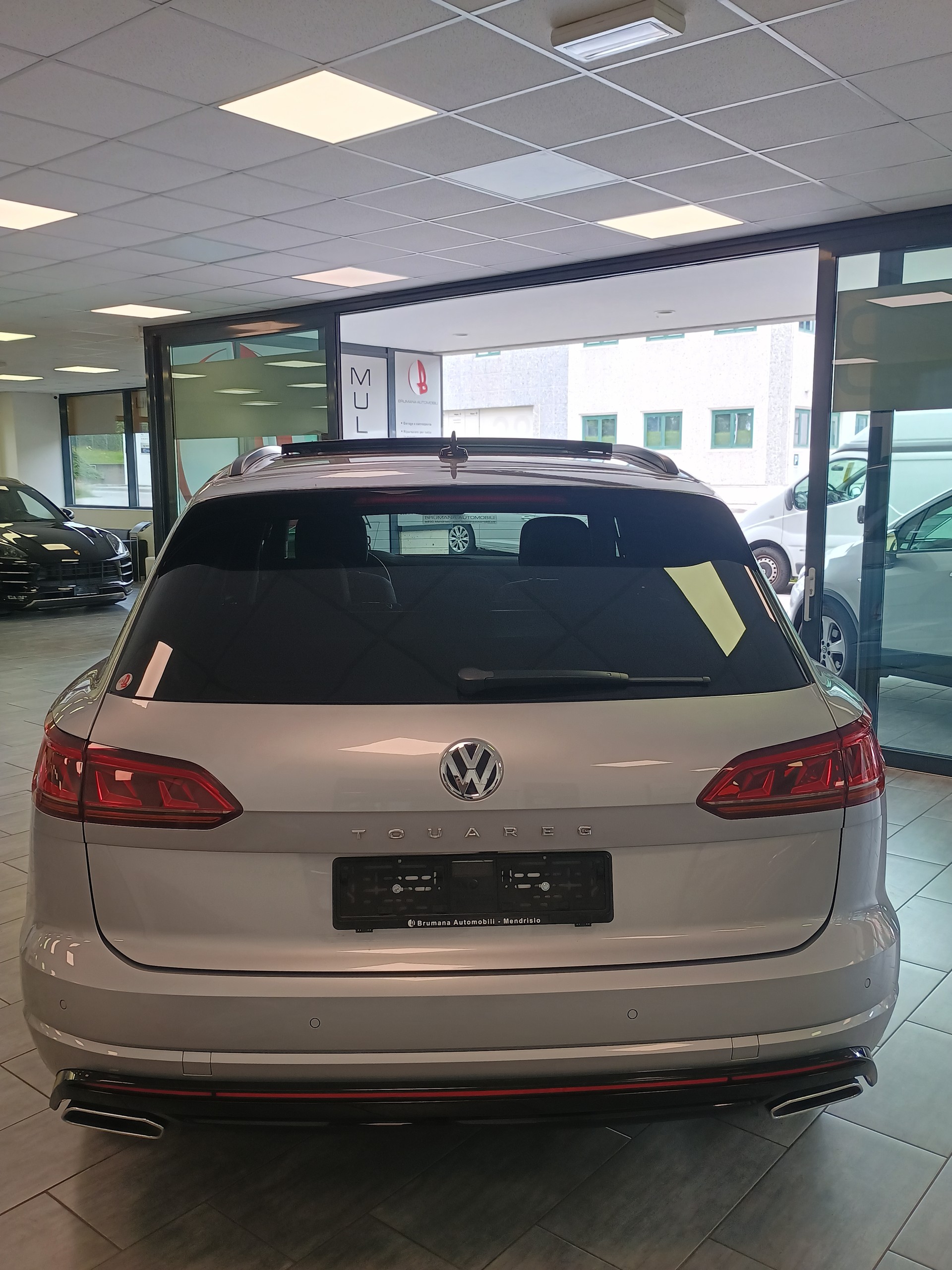 VW Touareg 3.0 TDI R Line Tiptronic-image-4