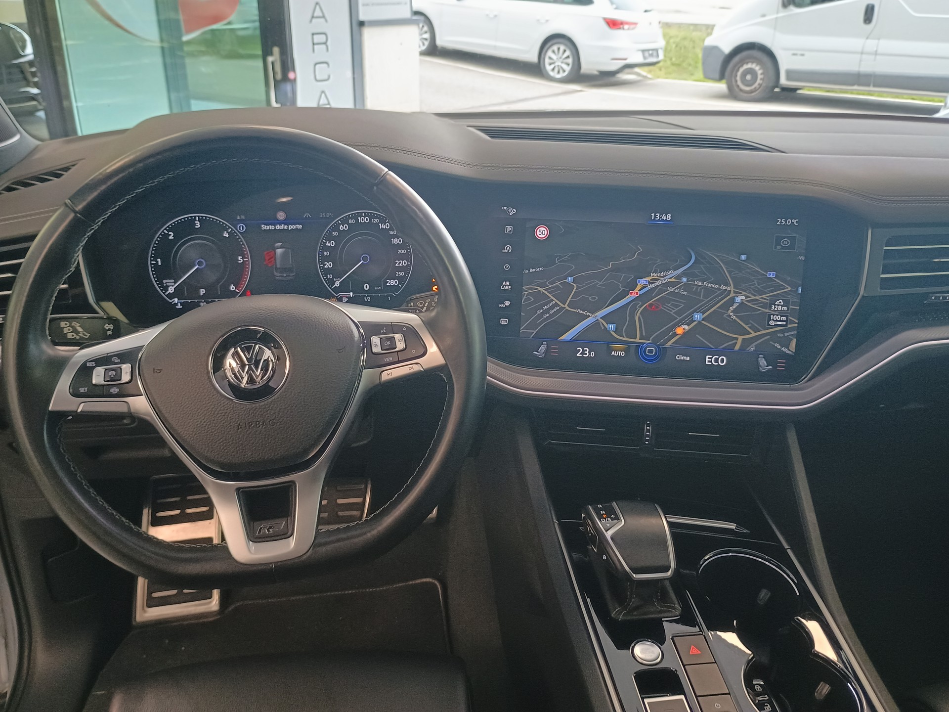 VW Touareg 3.0 TDI R Line Tiptronic-image-9