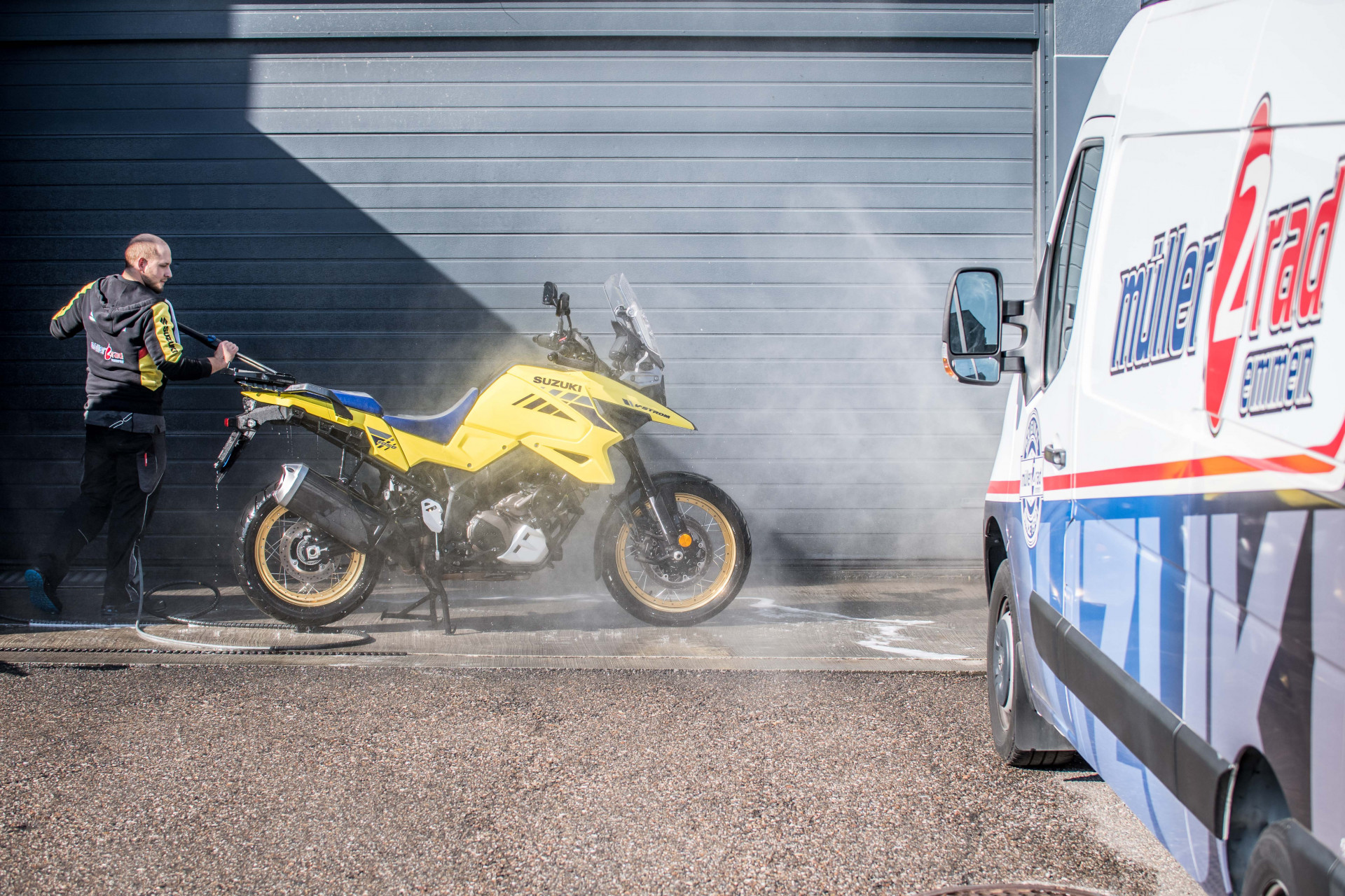 SUZUKI DL 650 A V-Strom-image-3