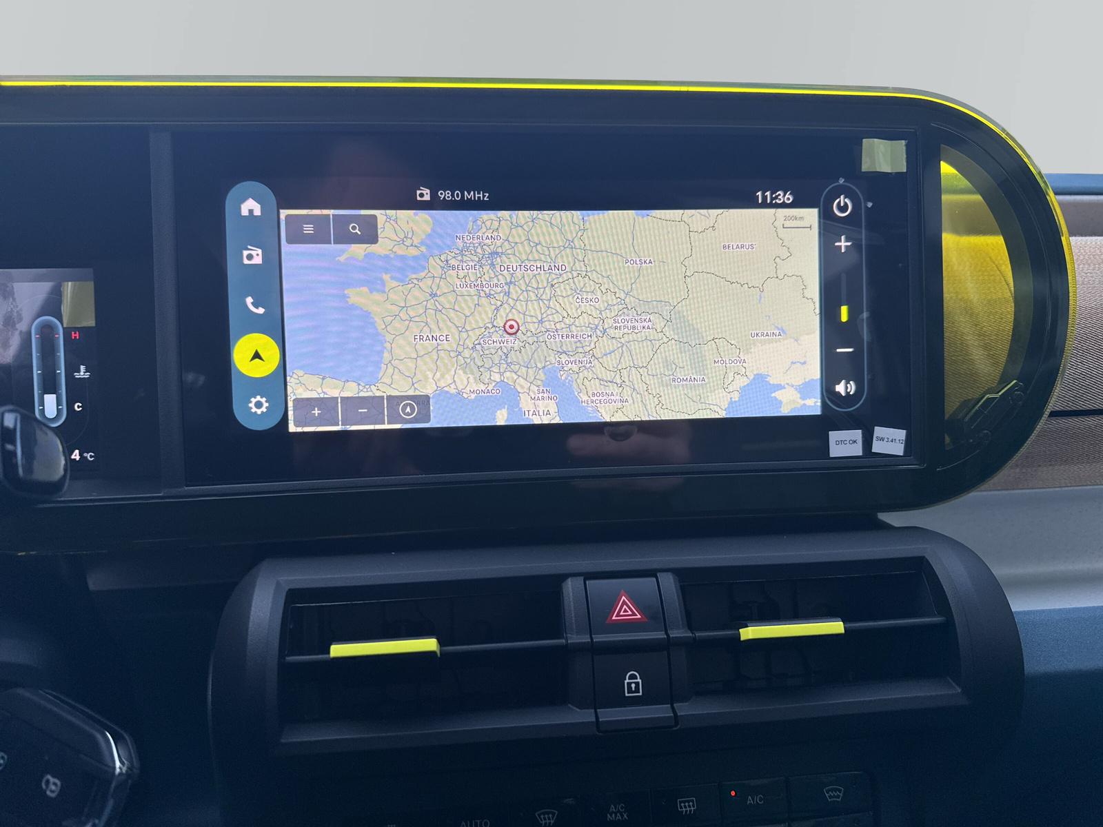 FIAT Grande Panda 1.2 Hybrid La Prima-image-11