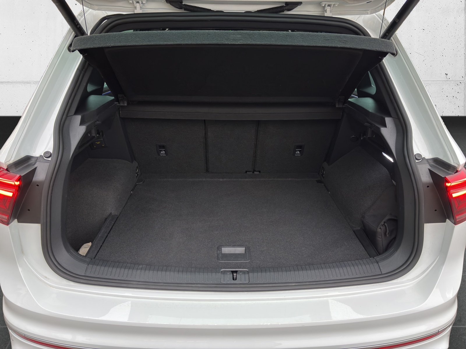 VW Tiguan 2.0TSI R 4Motion DSG mit AHK-image-7