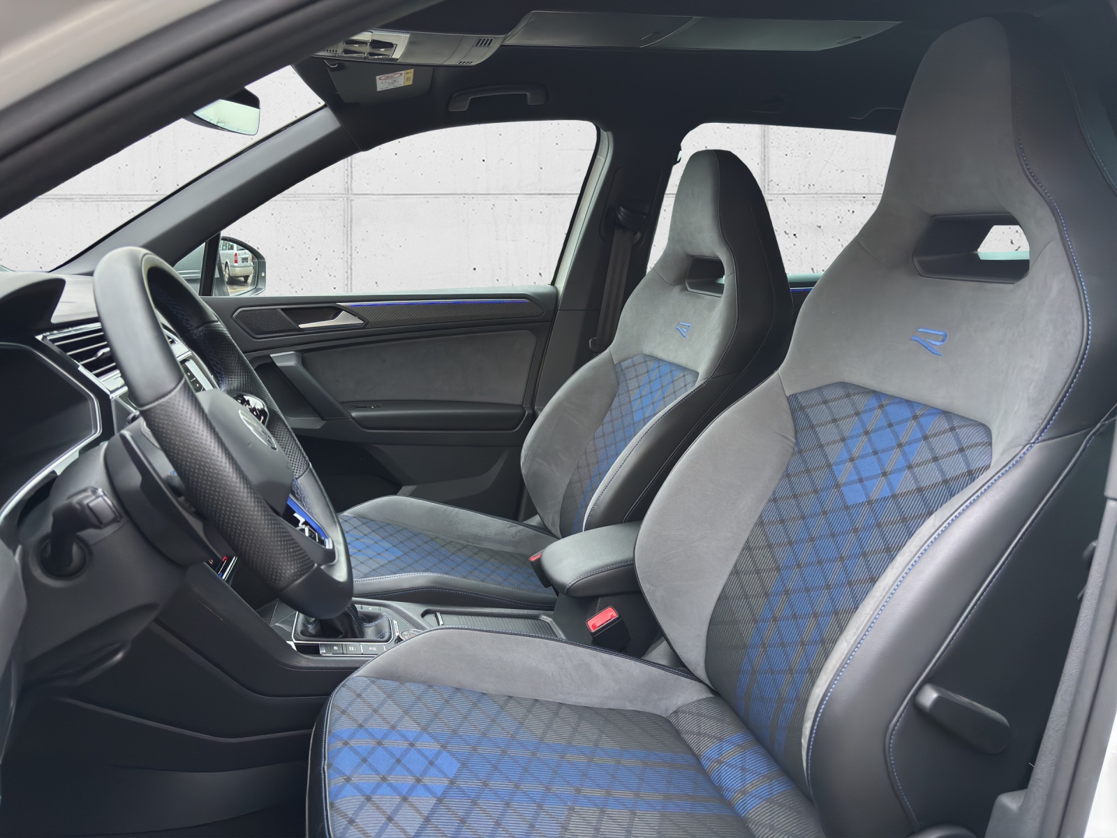 VW Tiguan 2.0TSI R 4Motion DSG mit AHK-image-28