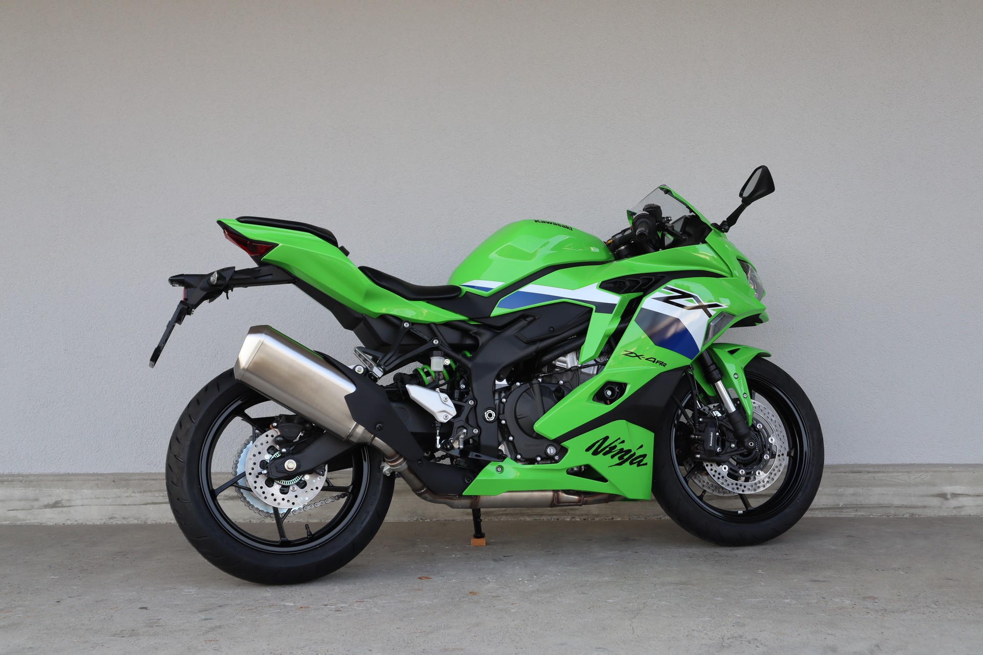 KAWASAKI Ninja ZX-4RR-image-2