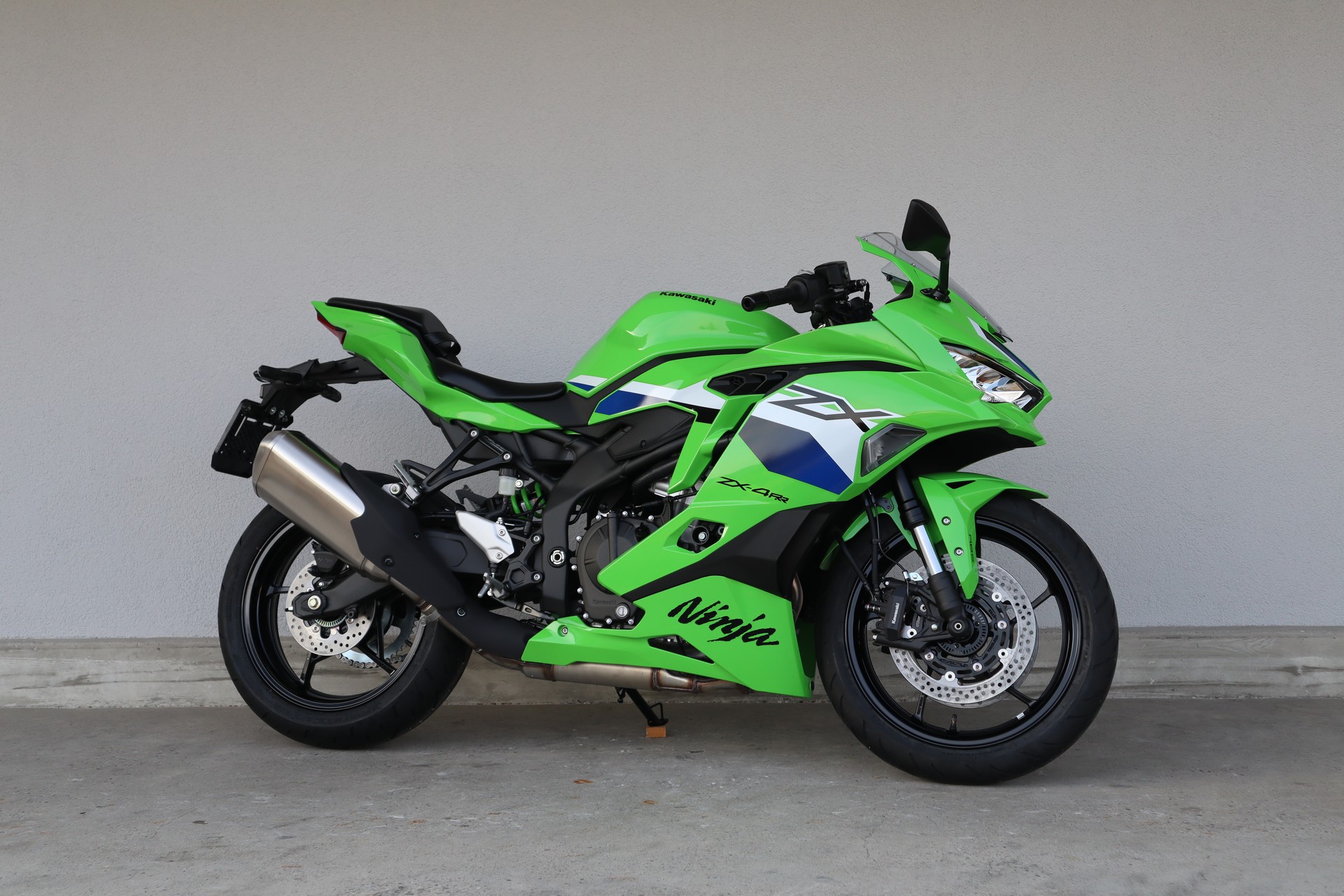 KAWASAKI Ninja ZX-4RR-image-1