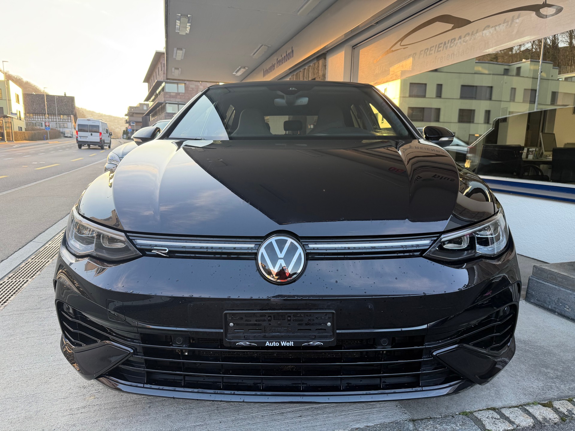 VW Golf 2.0 TSI R DSG 4Motion-showroom-element-1