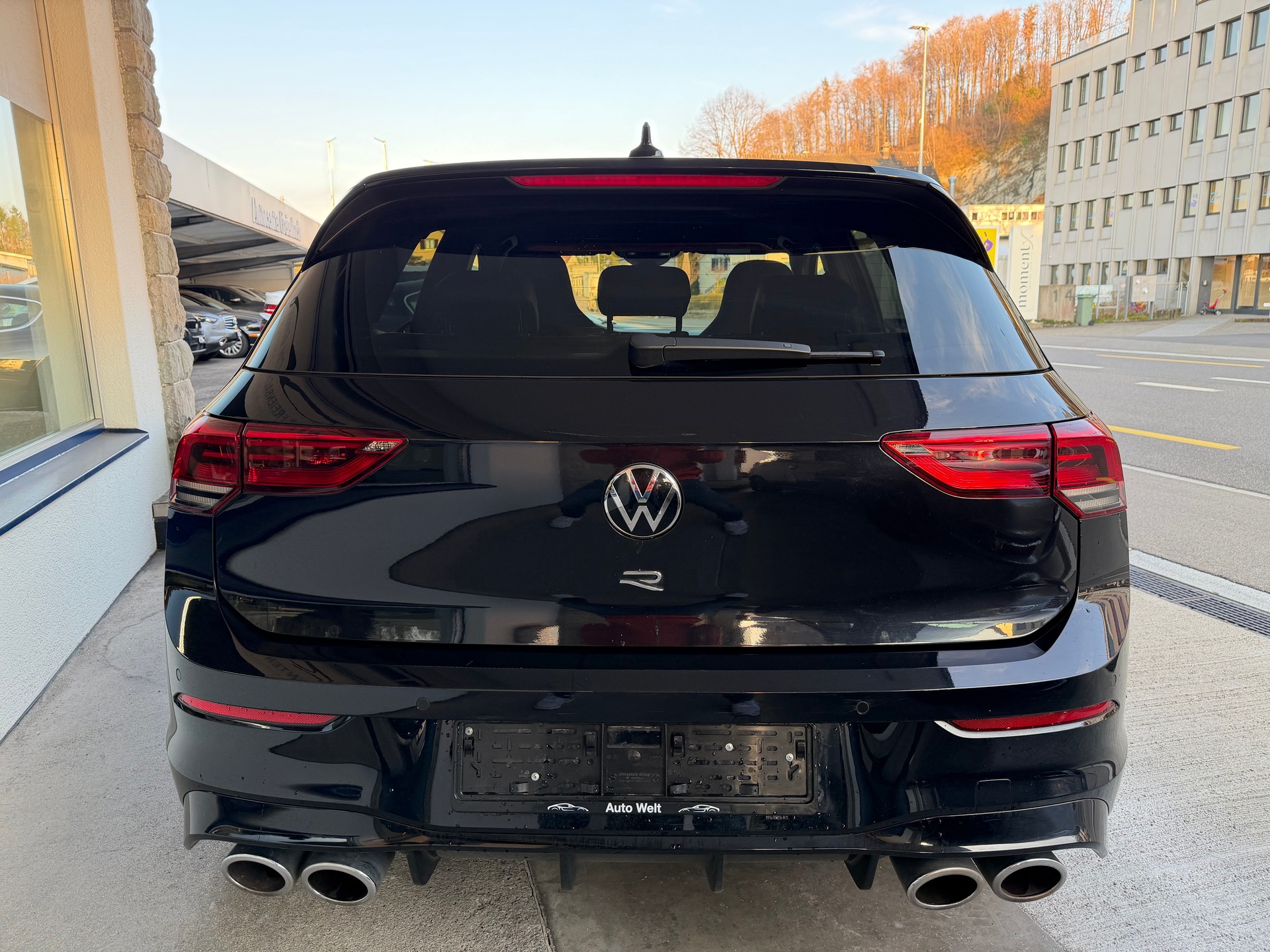 VW Golf 2.0 TSI R DSG 4Motion-image-4
