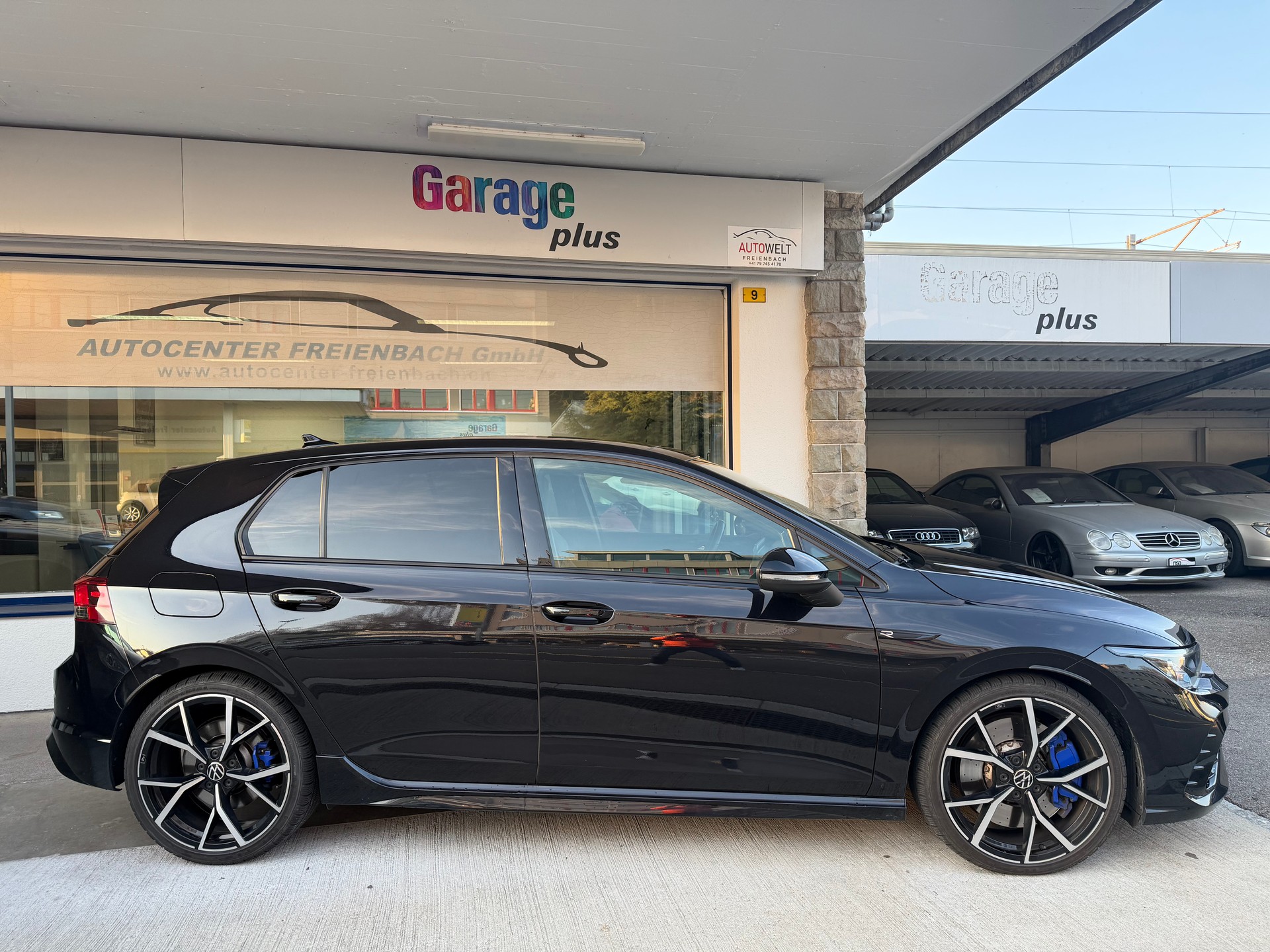 VW Golf 2.0 TSI R DSG 4Motion-showroom-element-2