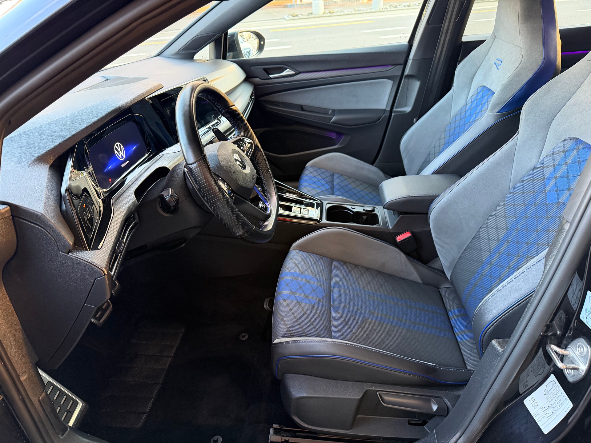 VW Golf 2.0 TSI R DSG 4Motion-image-6