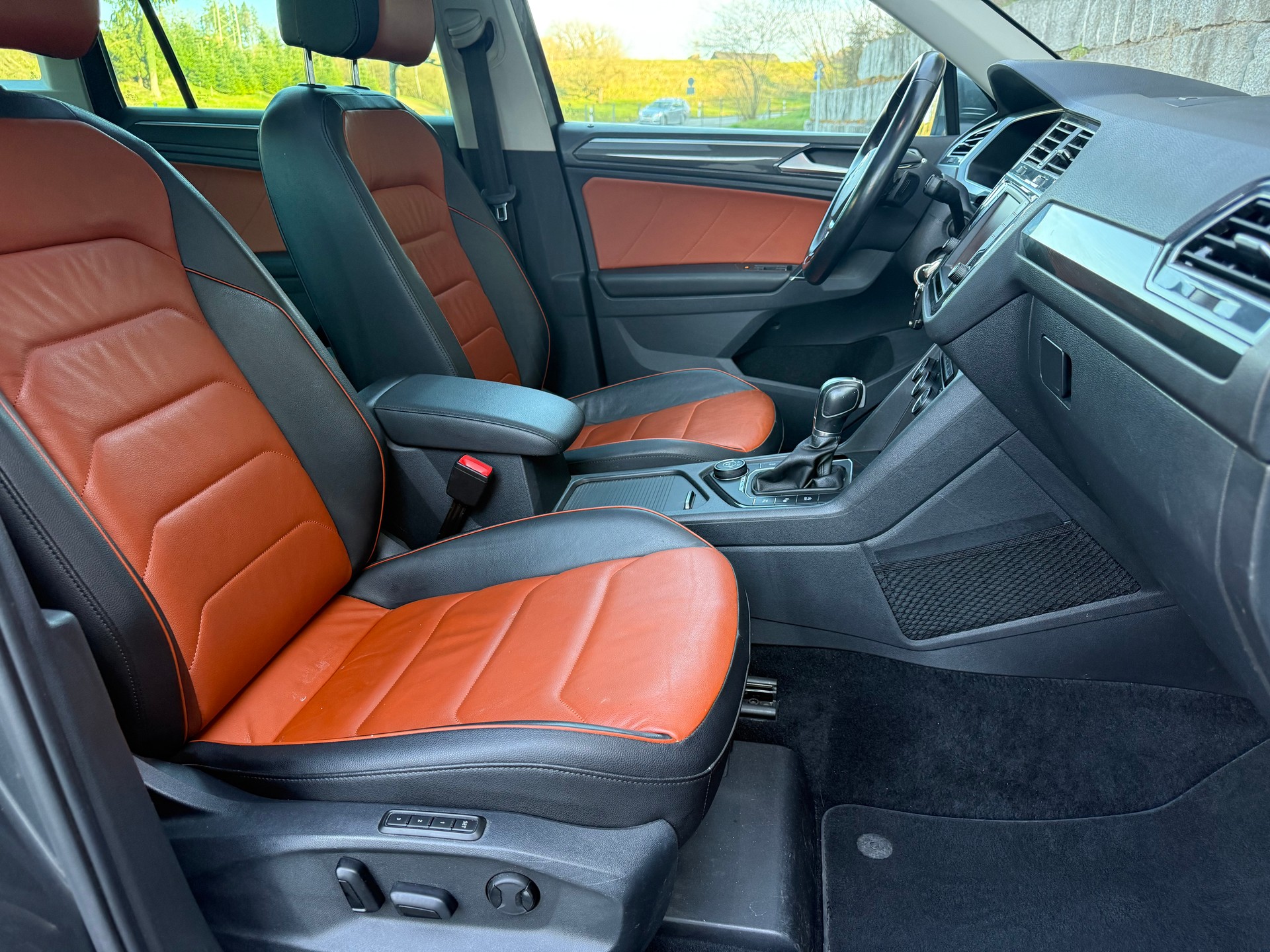 VW Tiguan 2.0TSI R-Line 4Motion DSG-image-5