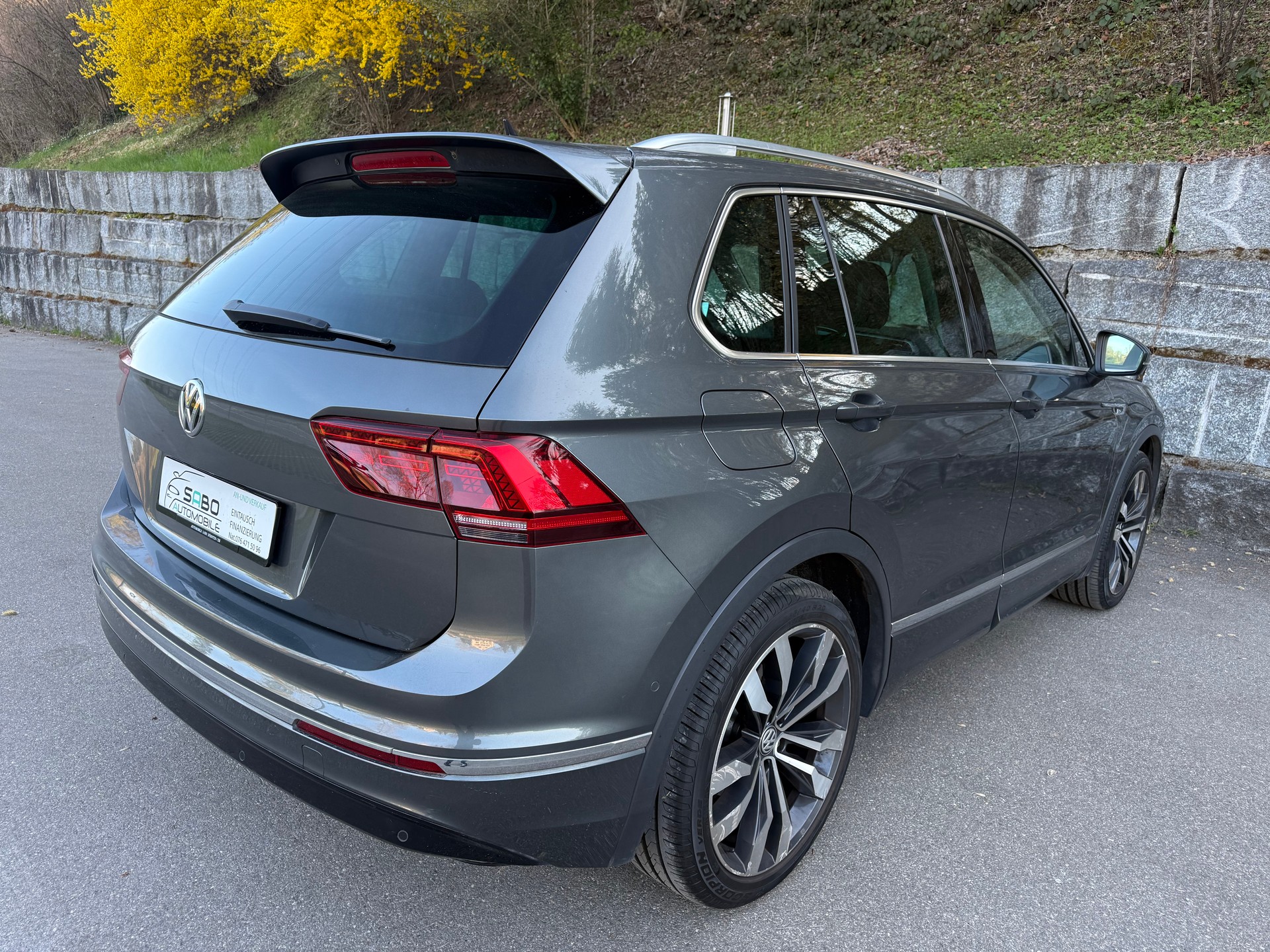 VW Tiguan 2.0TSI R-Line 4Motion DSG-image-2