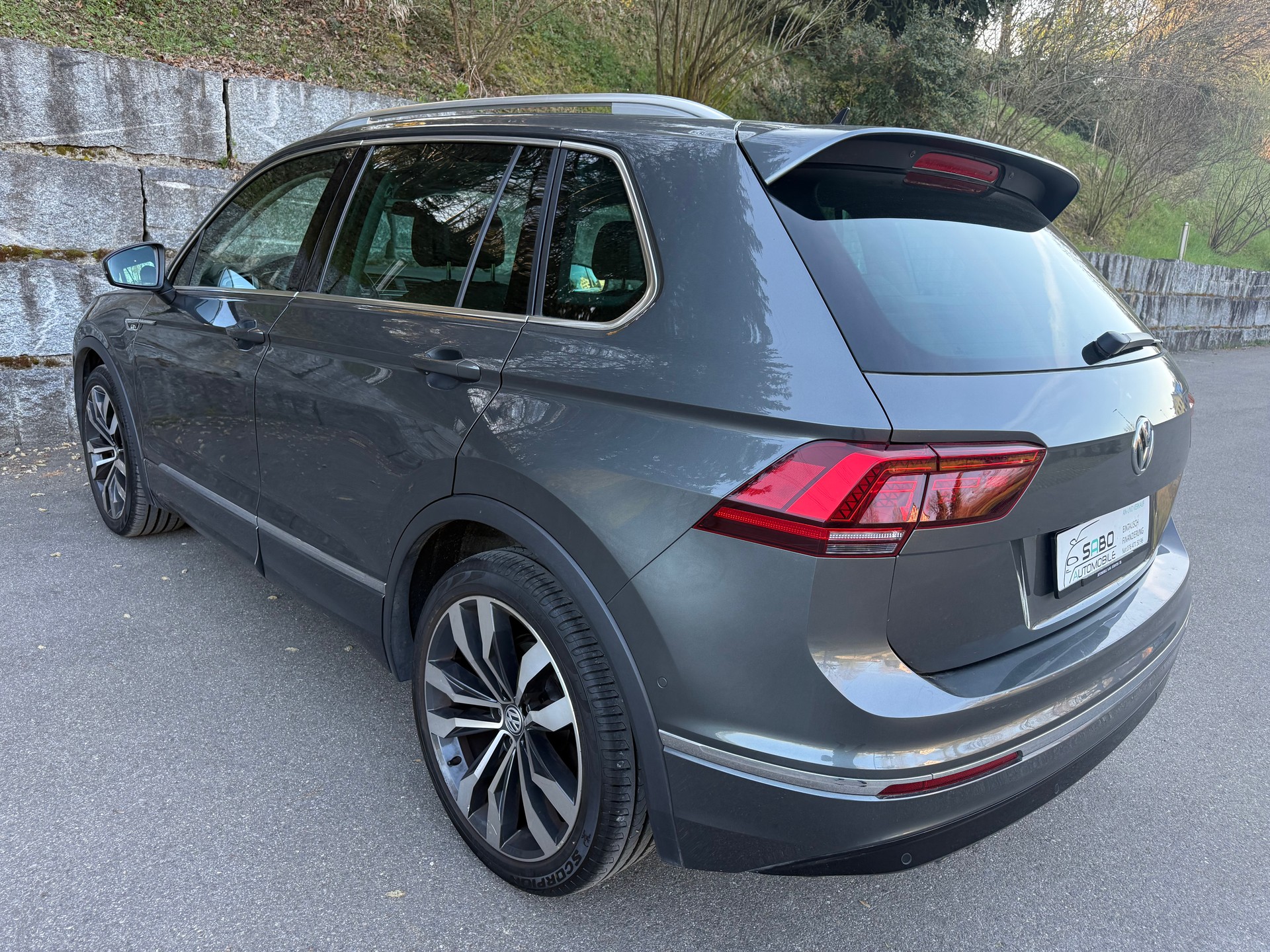 VW Tiguan 2.0TSI R-Line 4Motion DSG-image-3